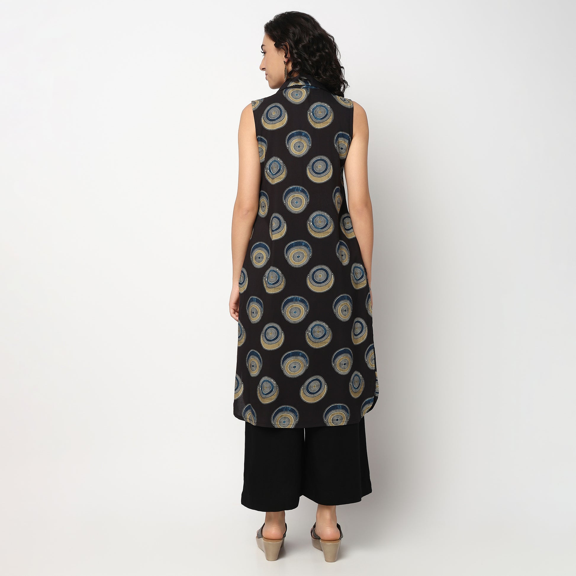 Buy Women Straight Fit Printed Sleeveless Kurta  - Style Union