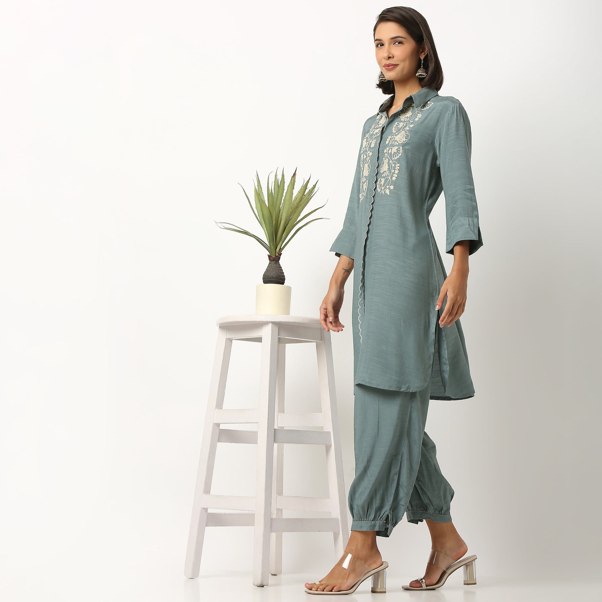 Embroidered Viscose Kurta, Knee Length