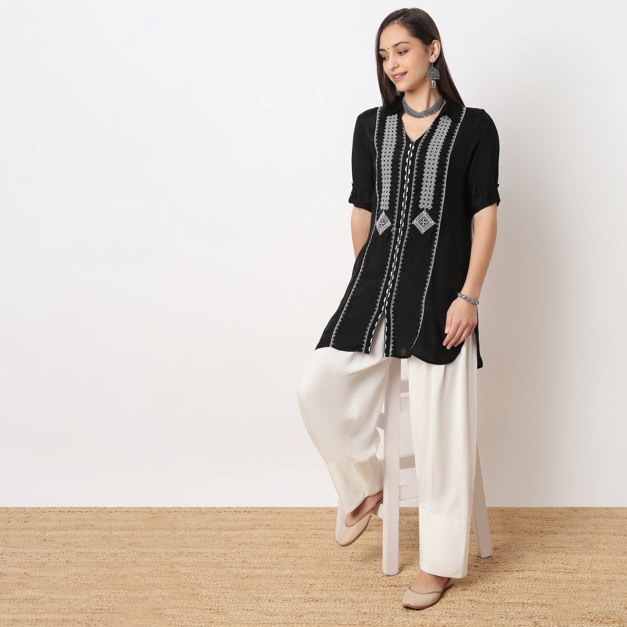 Motifs Knee Length Straight Kurta