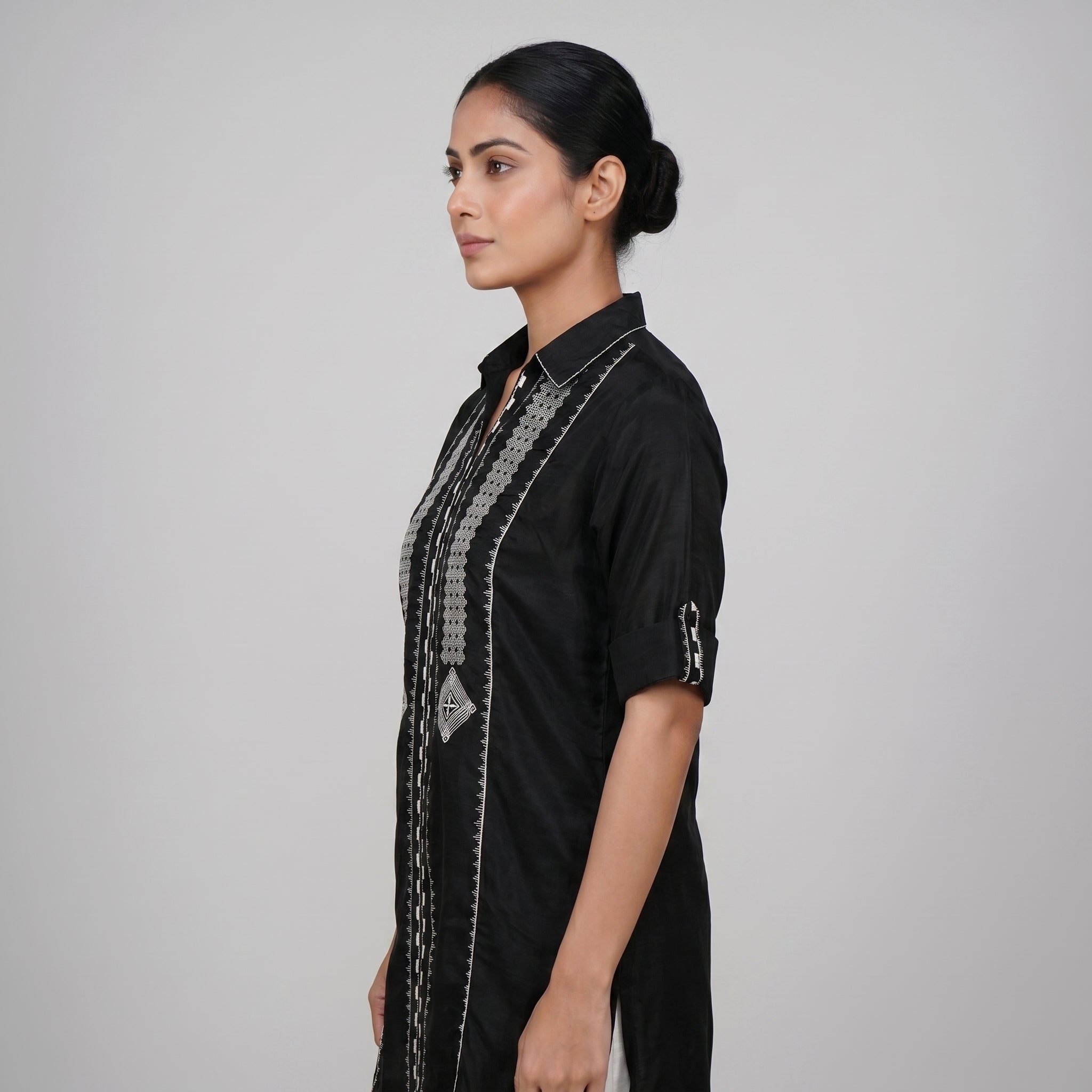 Motifs Knee Length Straight Kurta