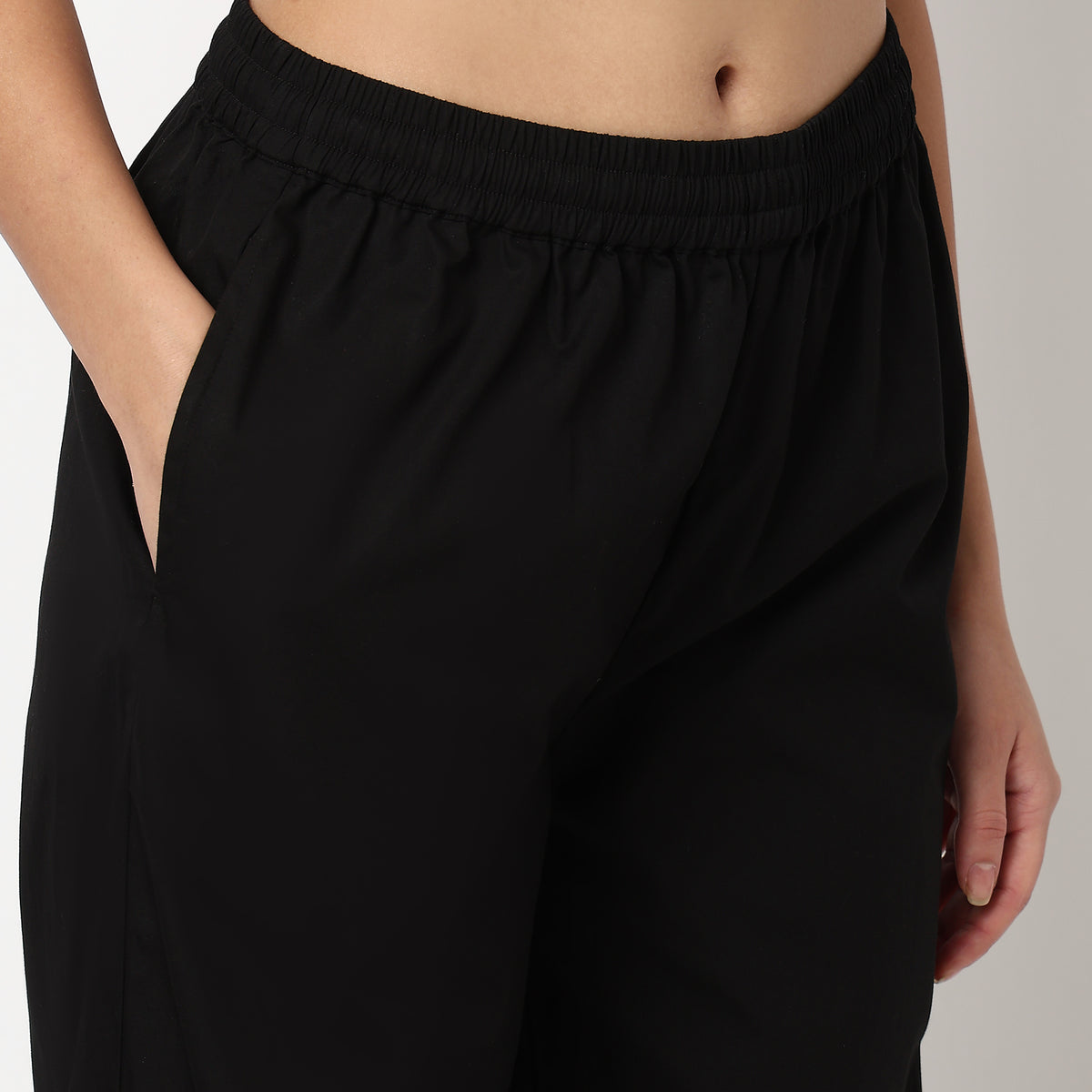Buy Women Straight Fit Solid Ankle Length Mid Rise Pants  - Style Union