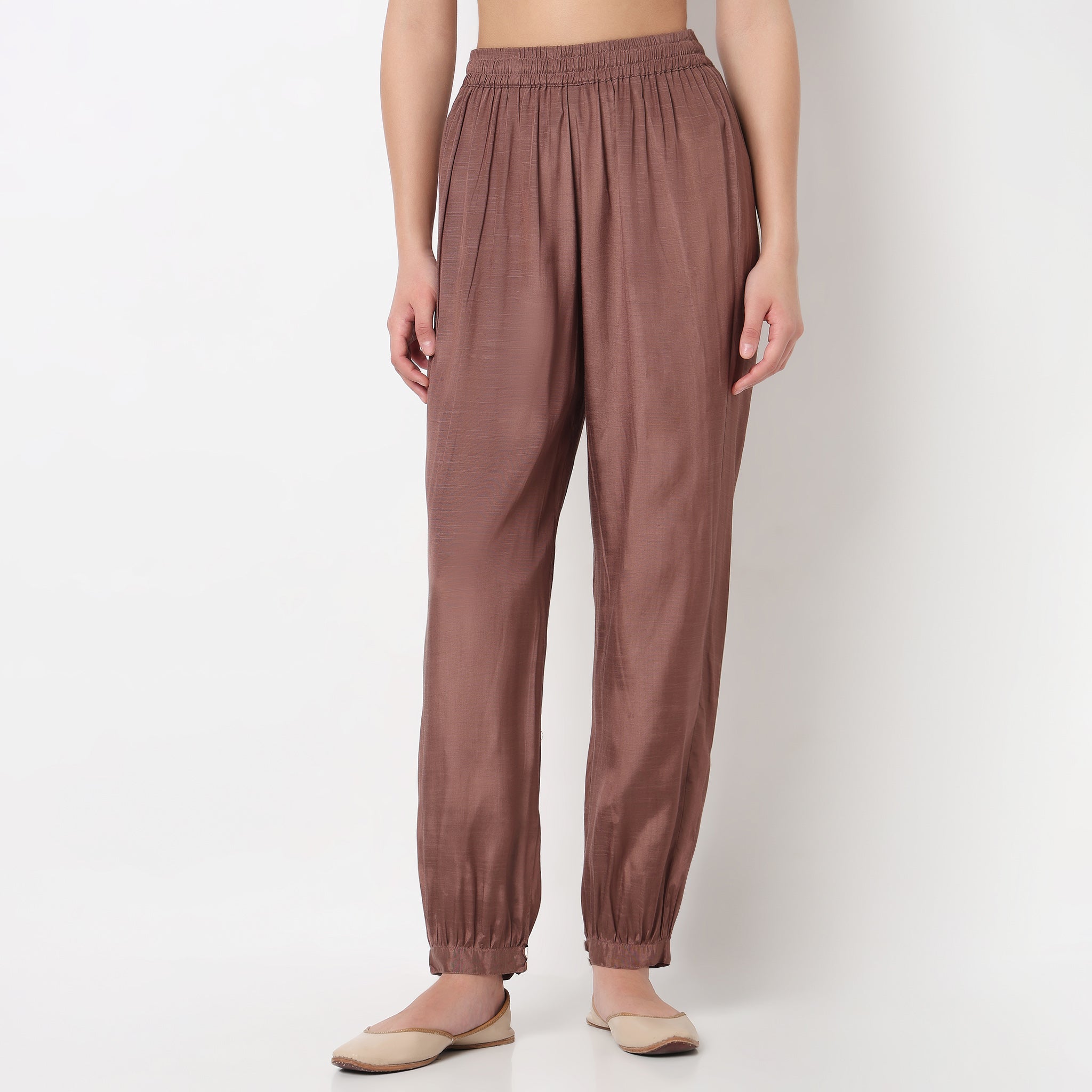 Solid Mid Rise Straigth Pants