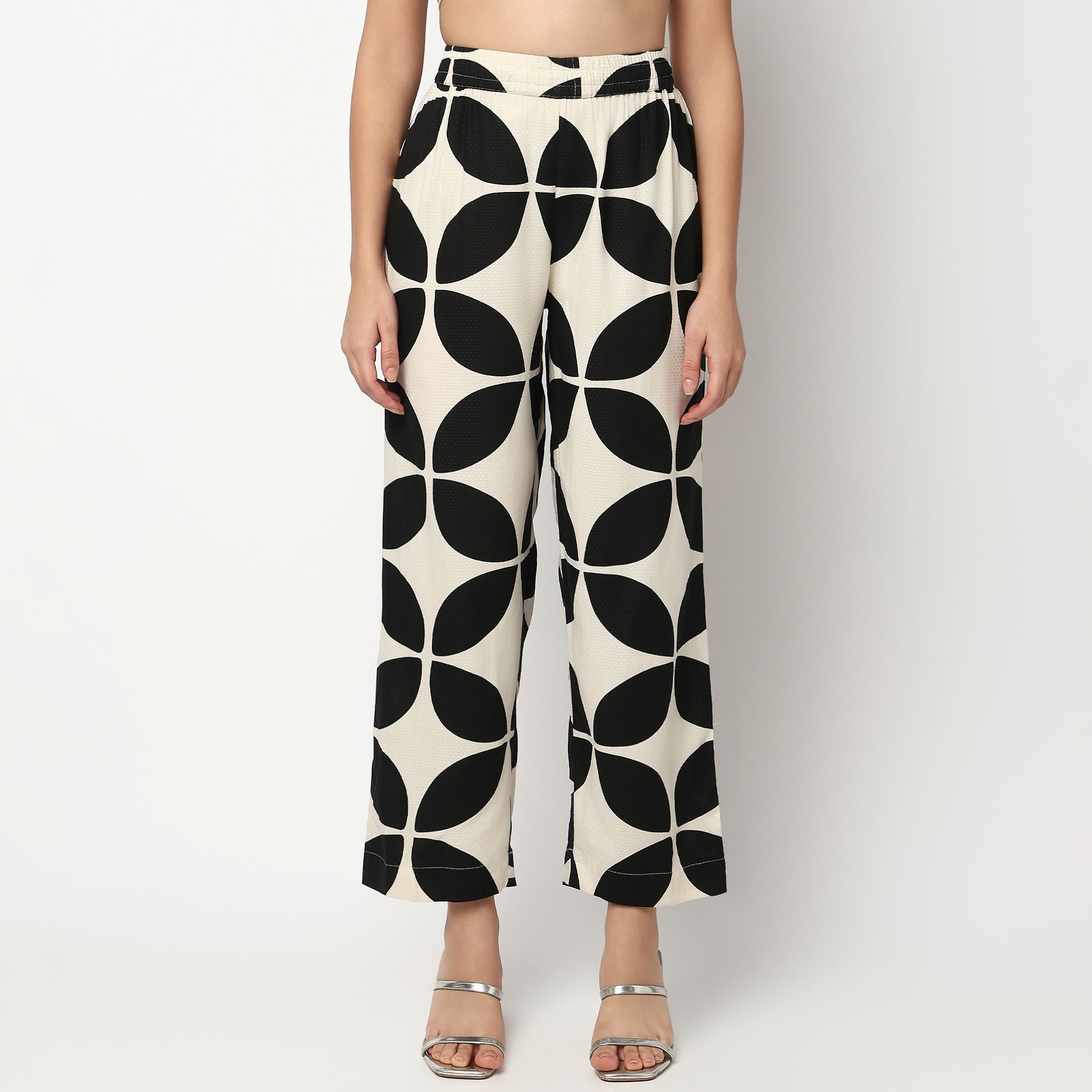 Buy Women Straight Fit Printed Three-Fourth Sleeve Kurta with Pant Set  - Style Union