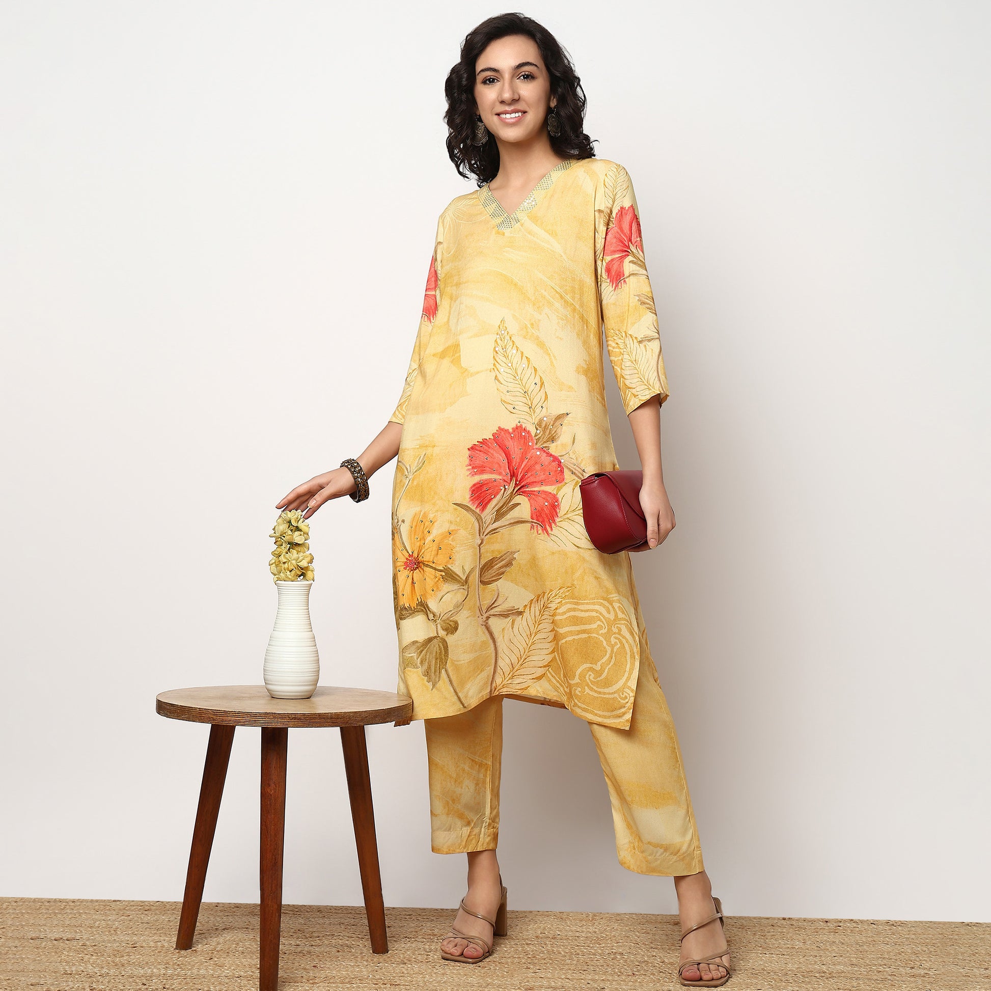 Buy Women Straight Fit Printed Three-Fourth Sleeve Kurta with Pant Set  - Style Union