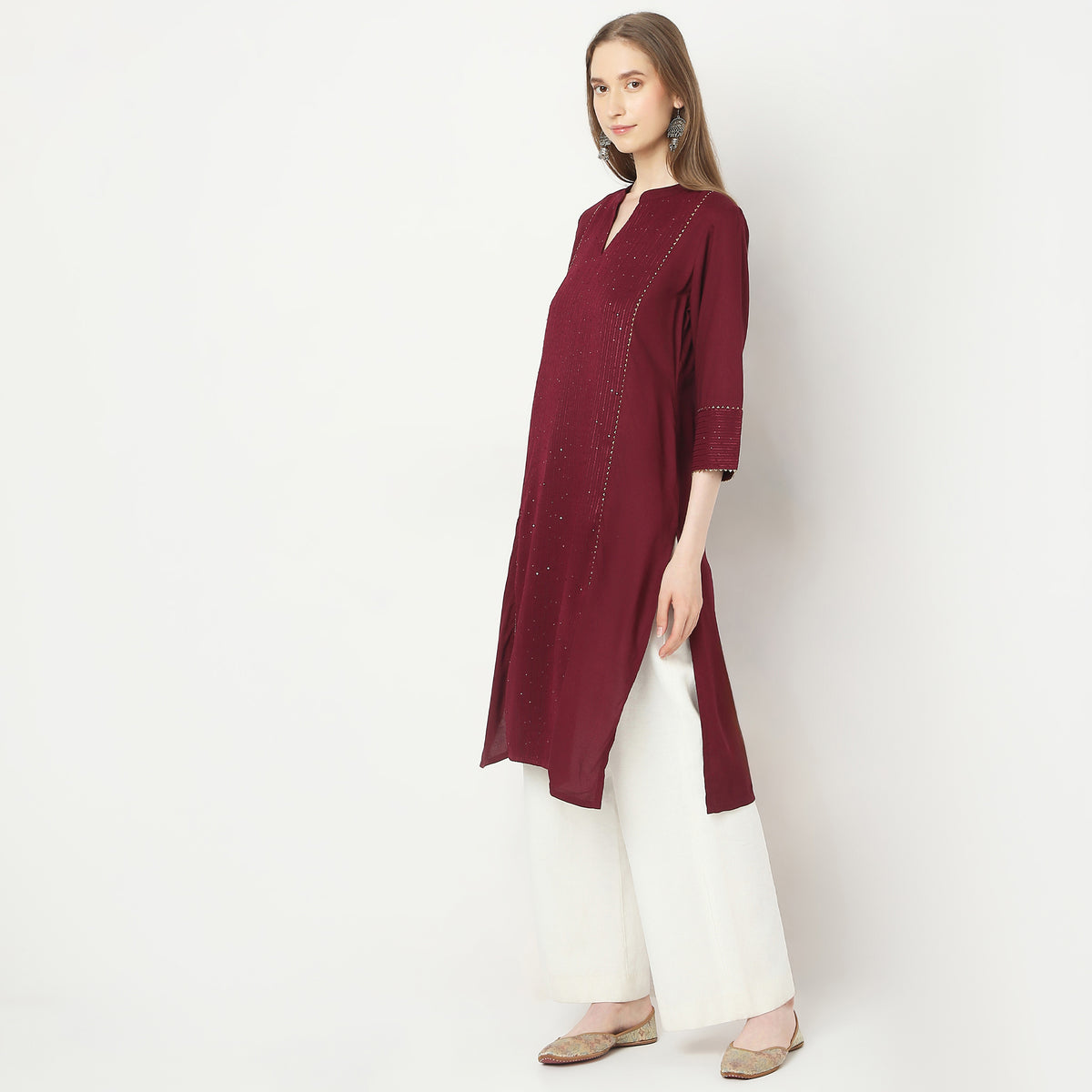 Straight Fit Embellished Kurta