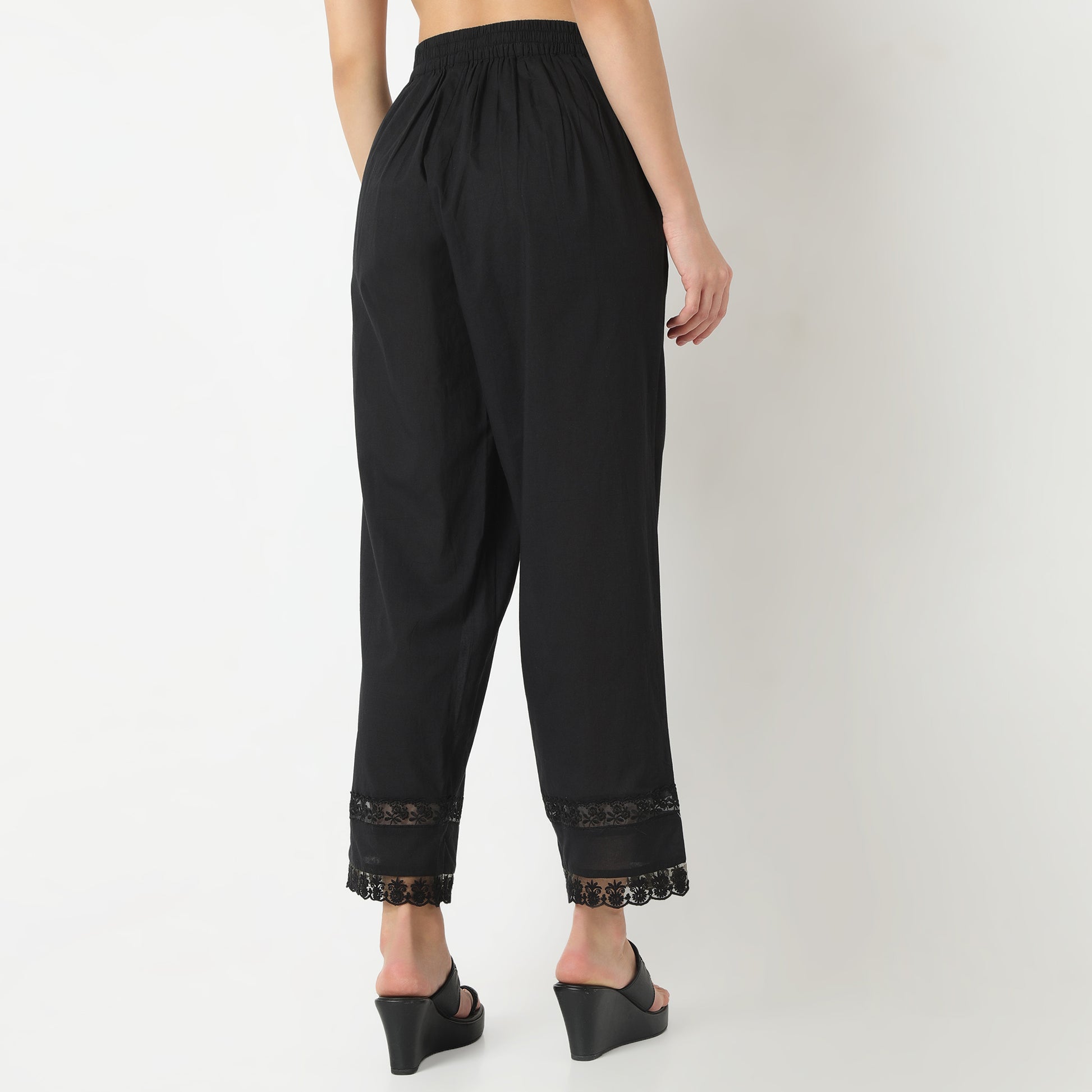 Straight Fit Solid Ankle Length Mid Rise Pants