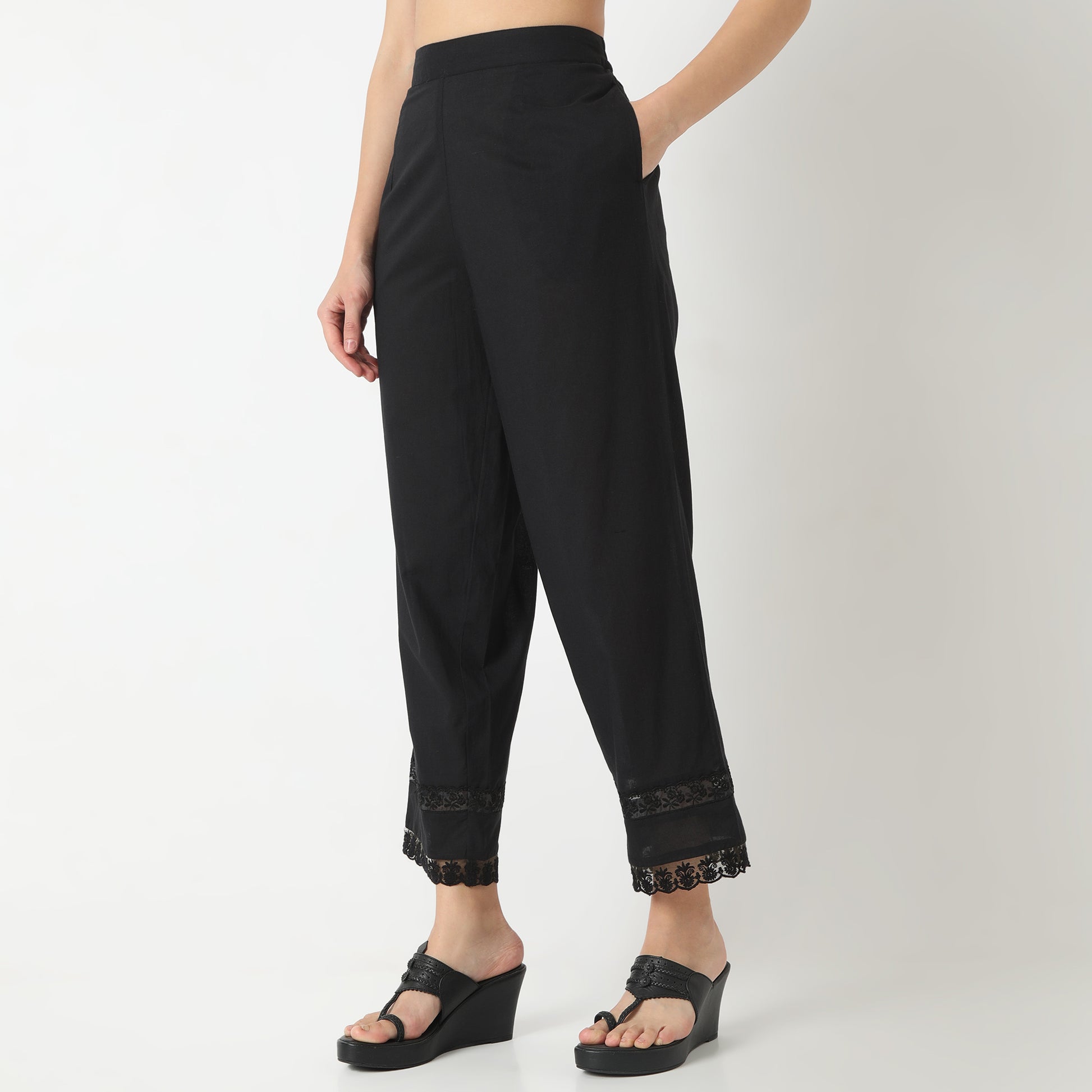 Straight Fit Solid Ankle Length Mid Rise Pants