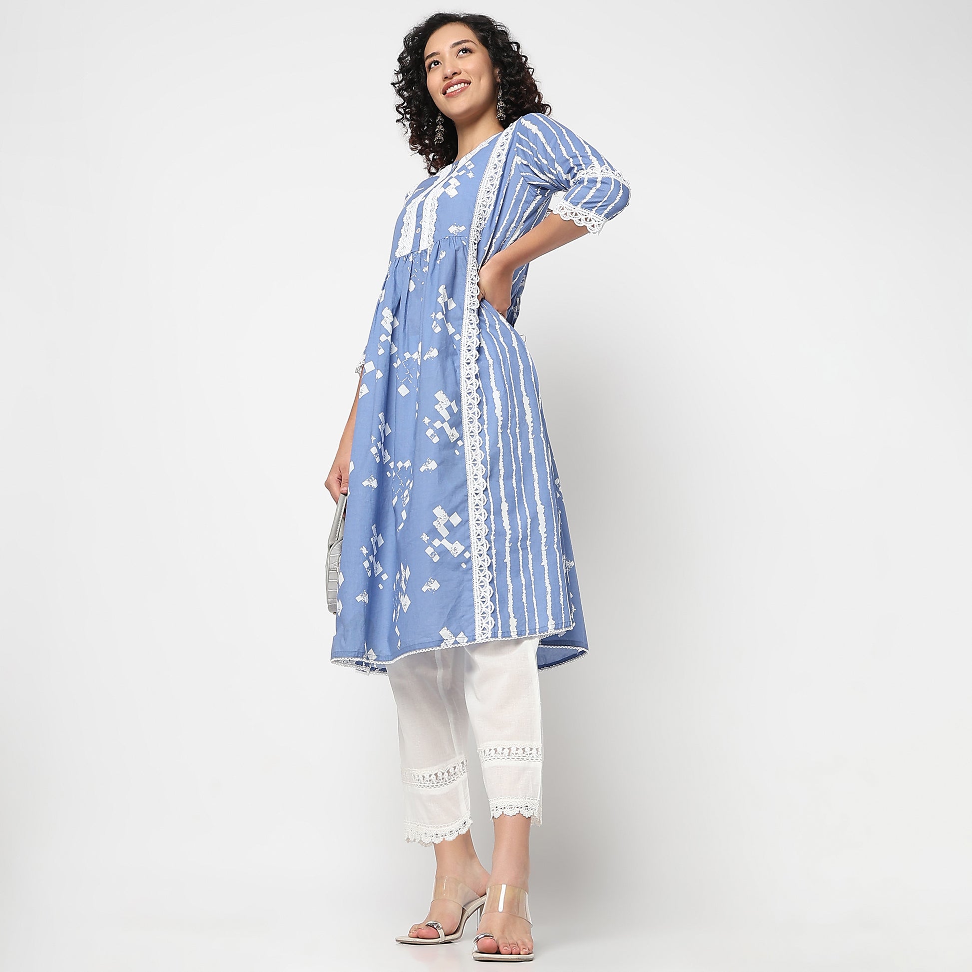 Straight Fit Solid Ankle Length Mid Rise Pants