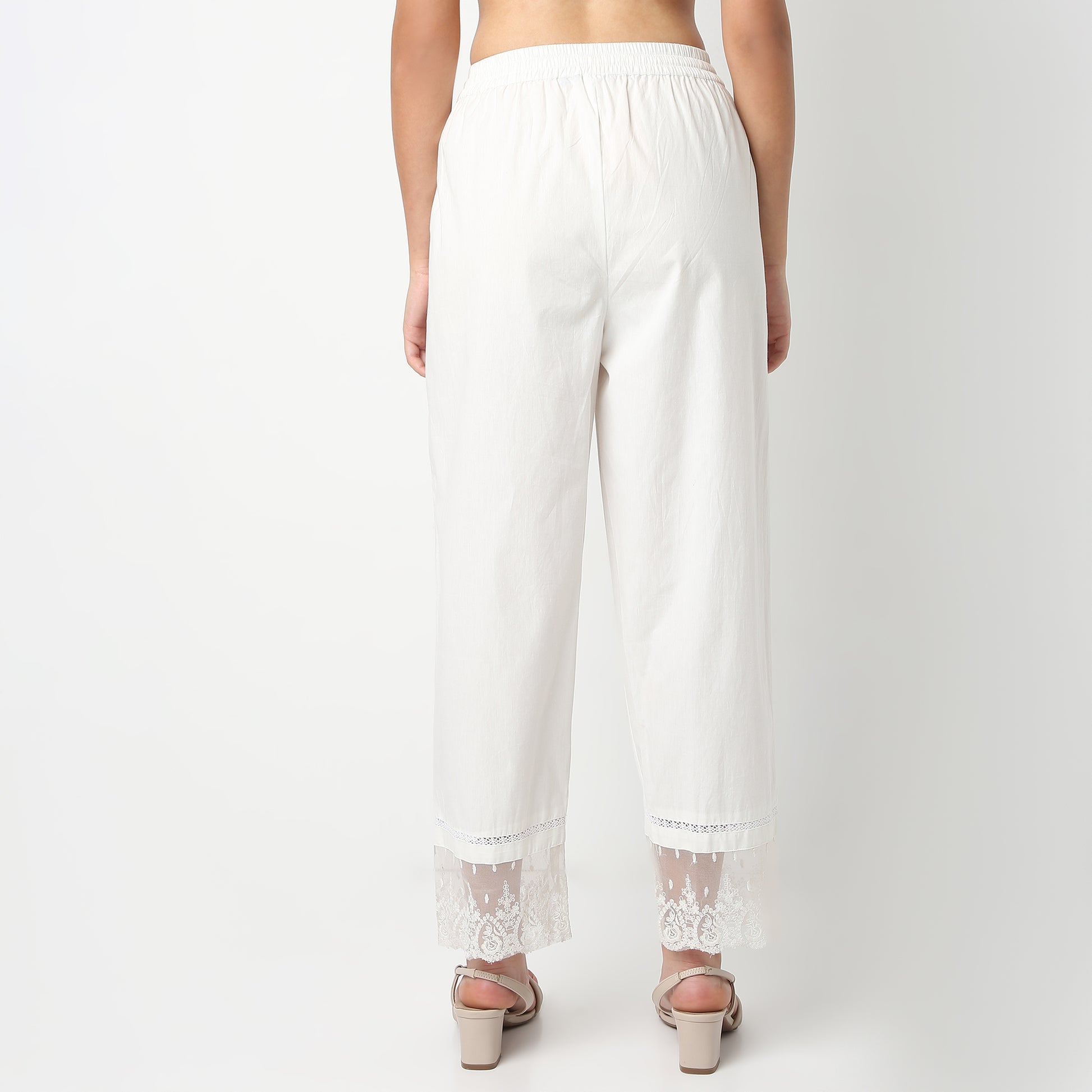 Straight Fit Solid Ankle Length Mid Rise Pants