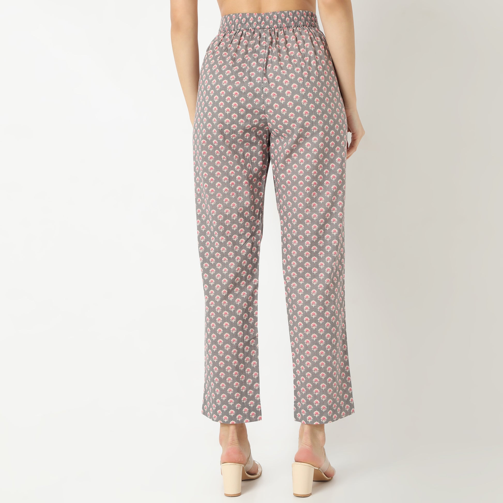 Tapered Fit Printed Ankle Length Mid Rise Pants