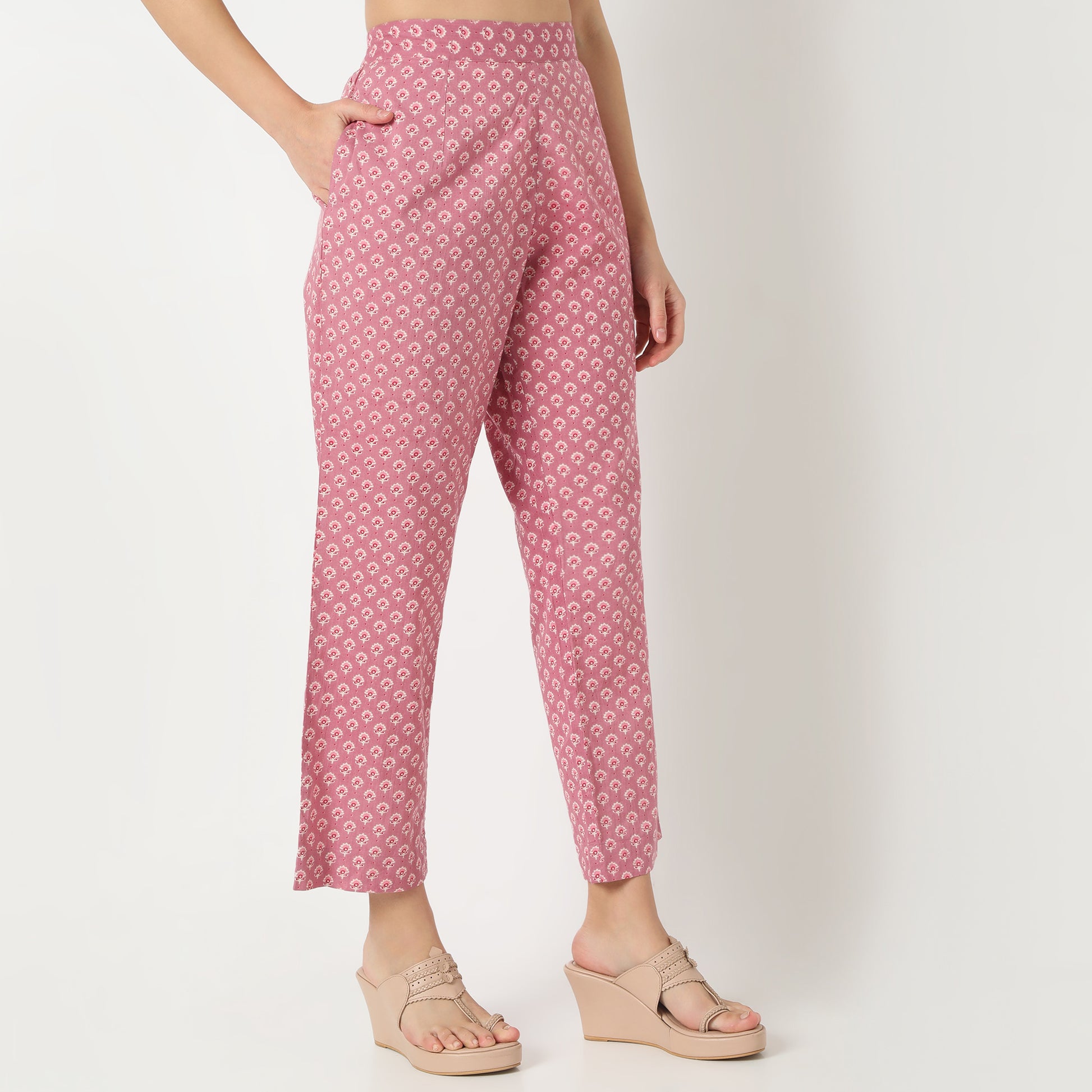 Tapered Fit Printed Ankle Length Mid Rise Pants
