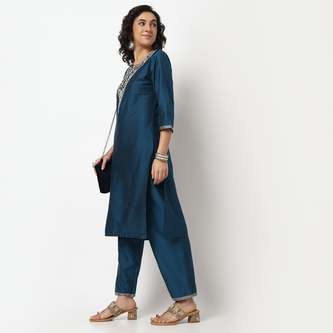 Buy Women Straight Fit Solid Ankle Length Mid Rise Pants  - Style Union