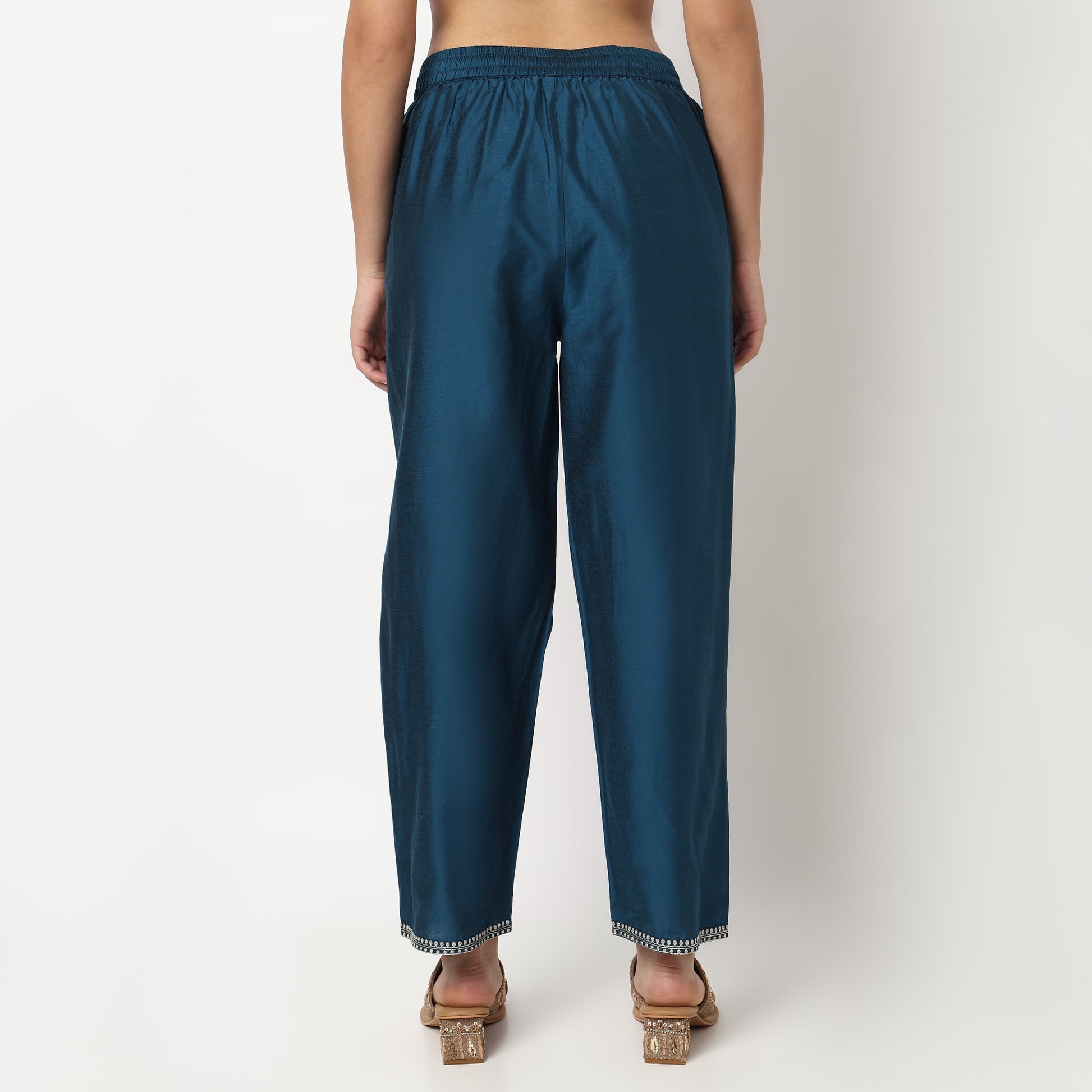 Buy Women Straight Fit Solid Ankle Length Mid Rise Pants  - Style Union