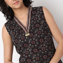 Floral Print V-Neck Straight Sleeveless Kurta With Pant Set
