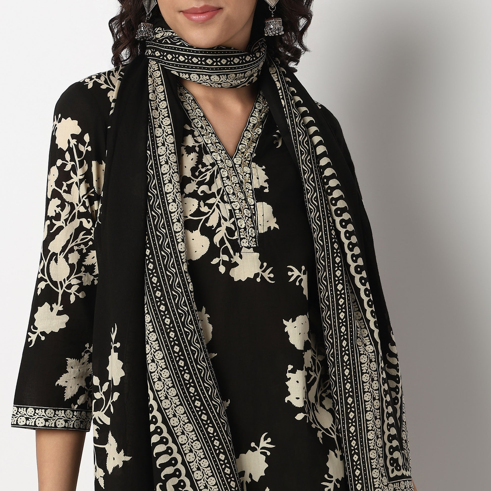Buy Women Straight Fit Printed Three-Fourth Sleeve Kurta and Pant with Dupatta Set  - Style Union