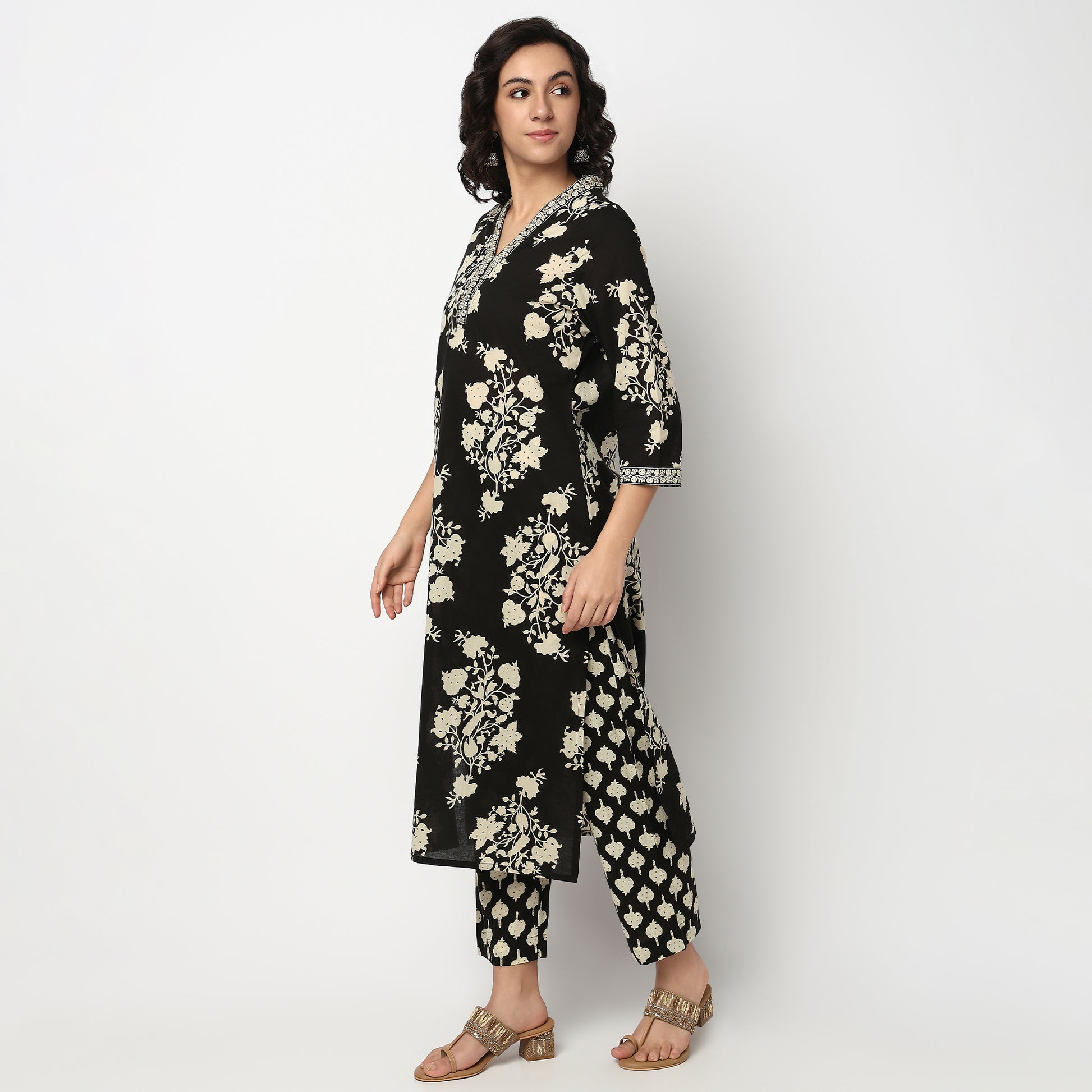 Buy Women Straight Fit Printed Three-Fourth Sleeve Kurta and Pant with Dupatta Set  - Style Union
