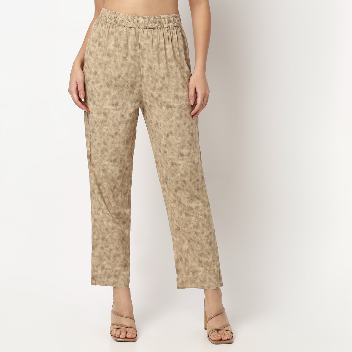 Buy Women Flare Fit Foil Print Three-Fourth Sleeve Kurta with Pant Set  - Style Union