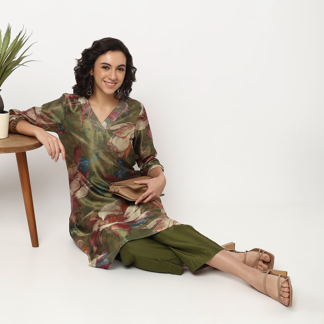 Buy Women Straight Fit Printed Three-Fourth Sleeve Kurta with Pant Set  - Style Union