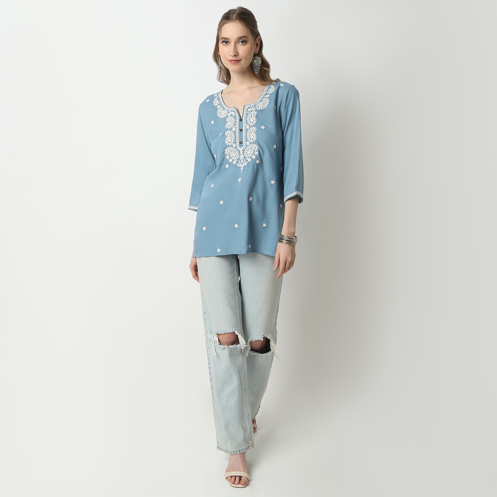 Straight Fit Embroidered Round Neck Kurta