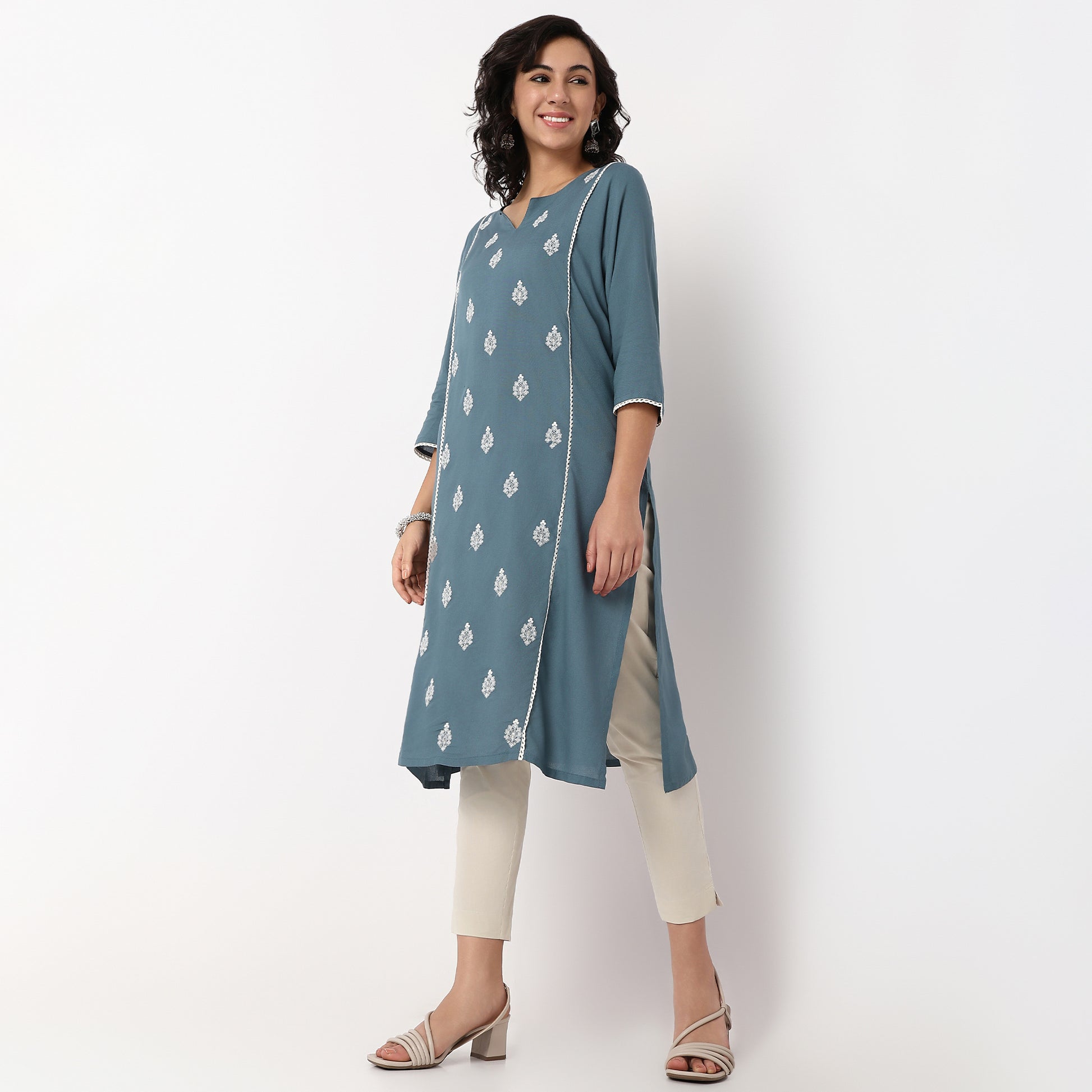 Slim Fit Solid Mid Rise Pants