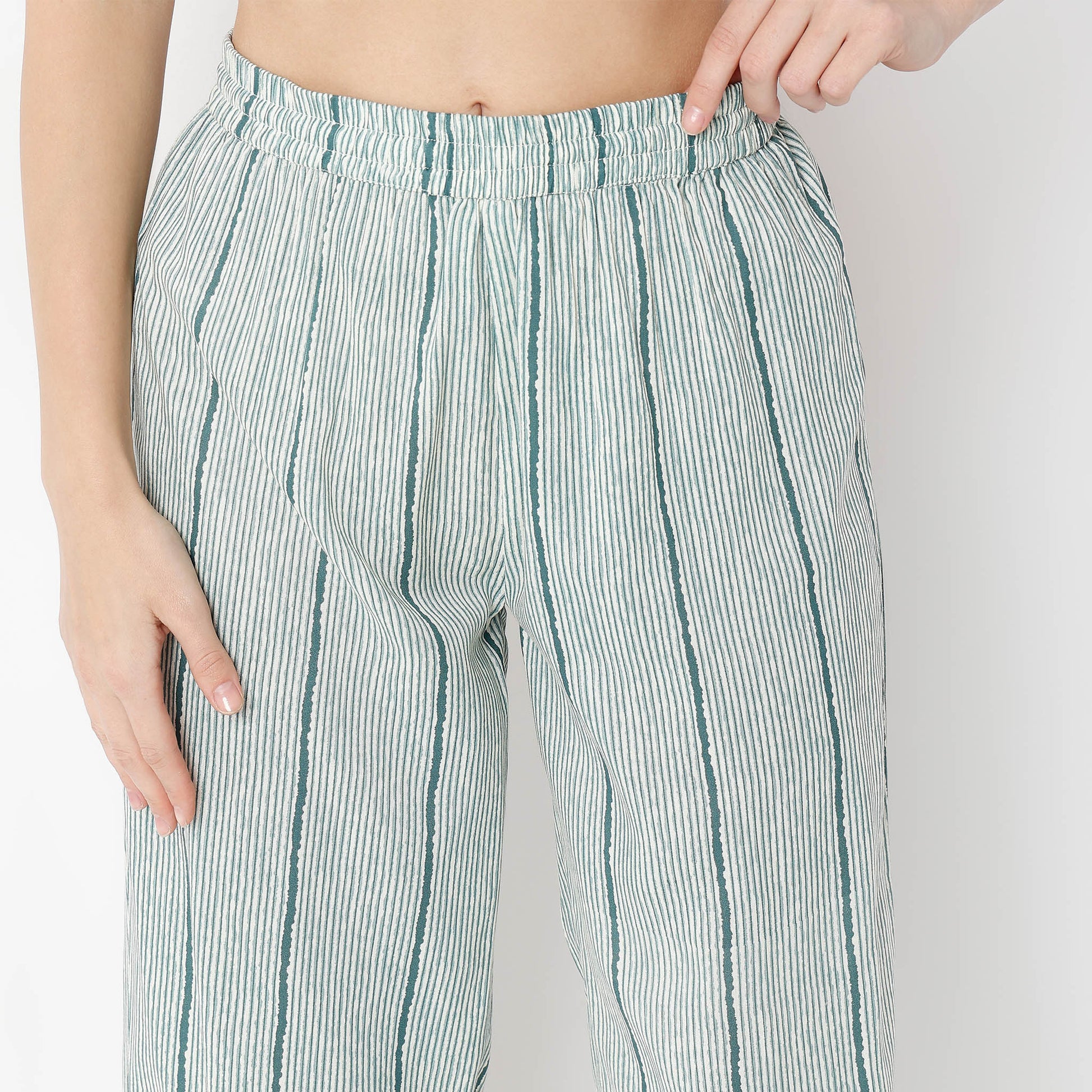 Straight Fit Printed Ankle Length Mid Rise Pants