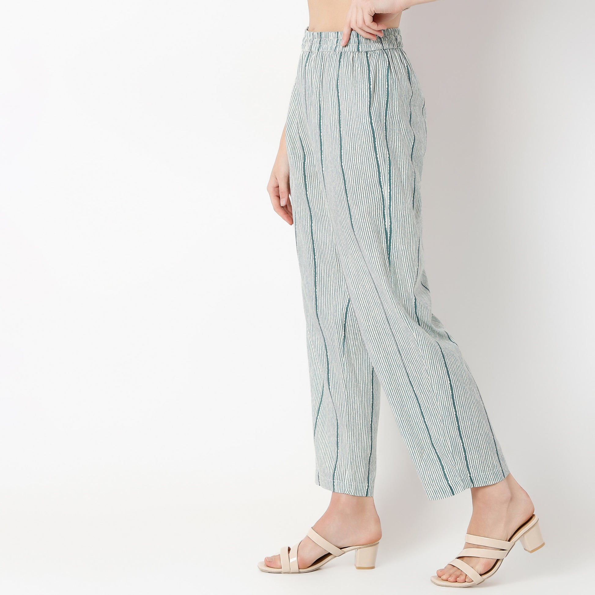 Straight Fit Printed Ankle Length Mid Rise Pants