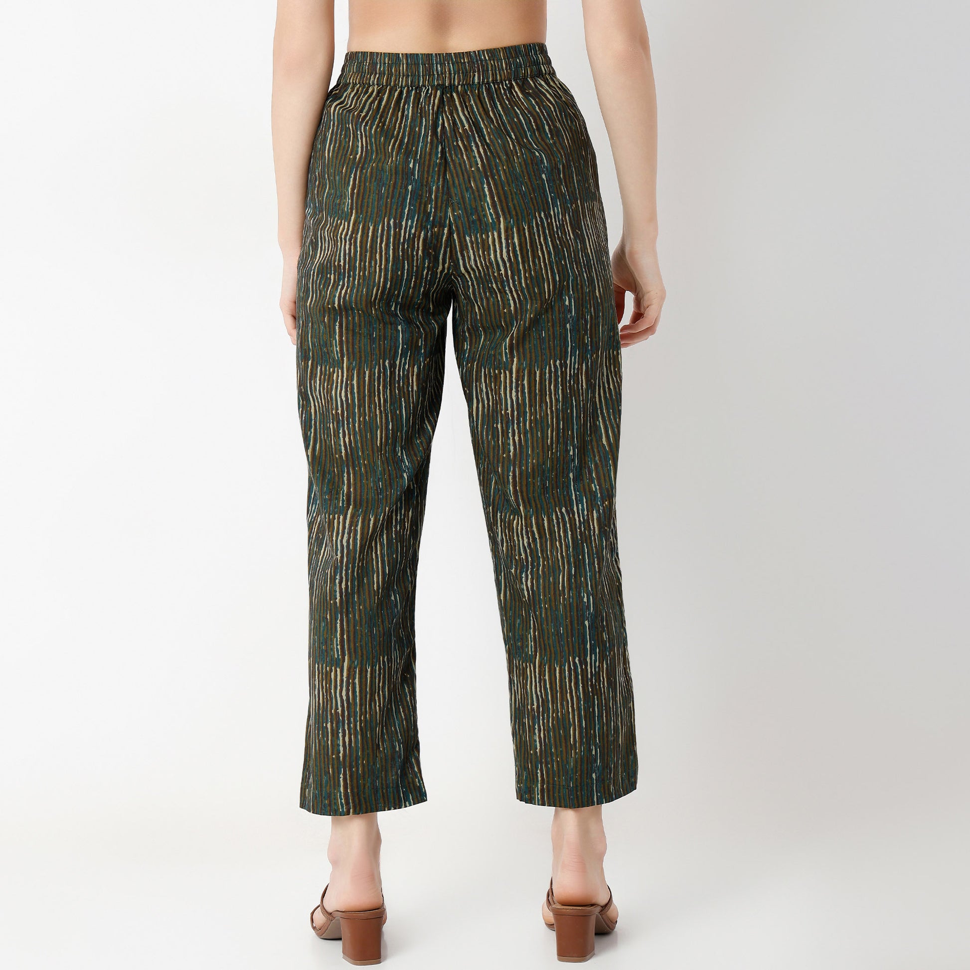 Straight Fit Printed Ankle Length Mid Rise Pants
