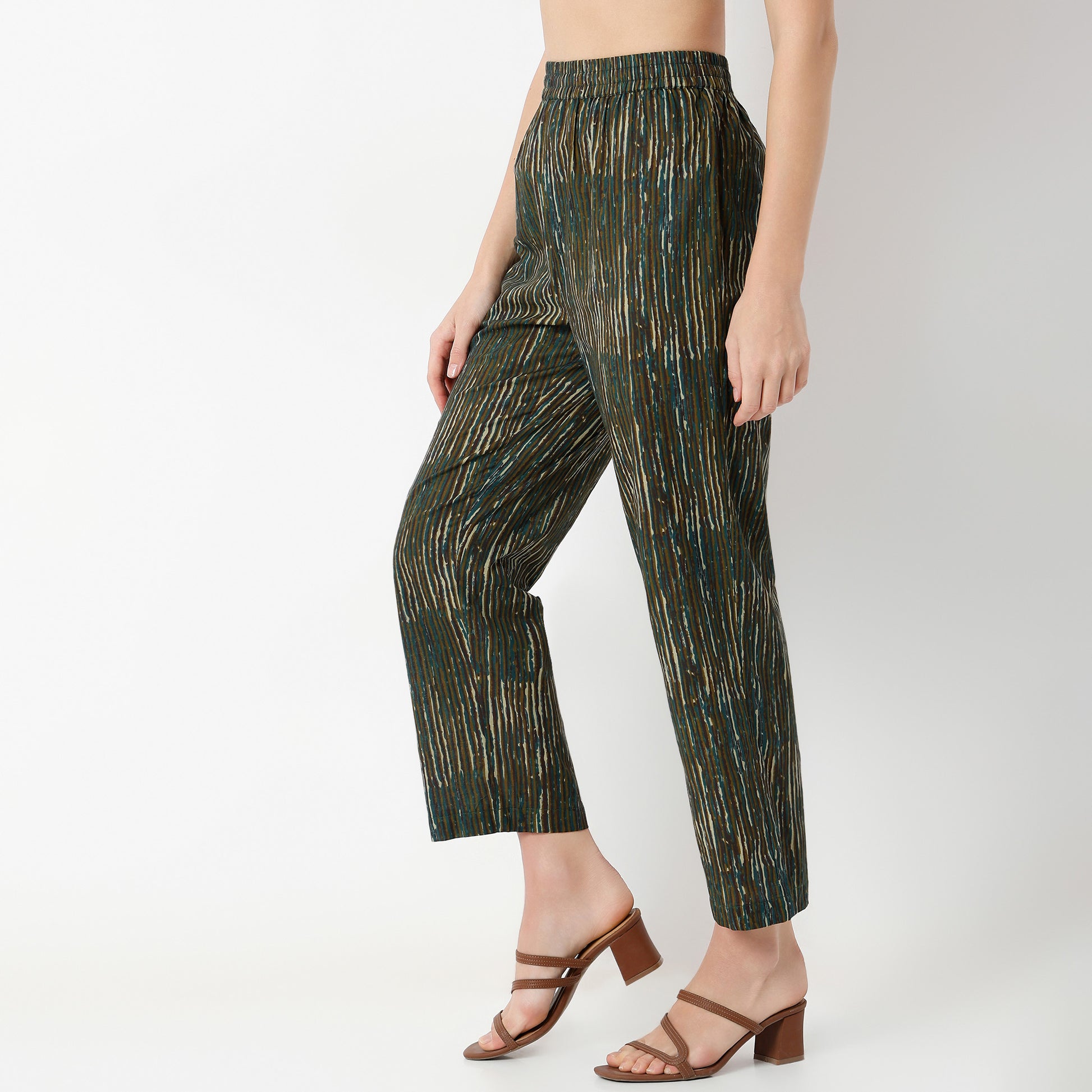 Straight Fit Printed Ankle Length Mid Rise Pants