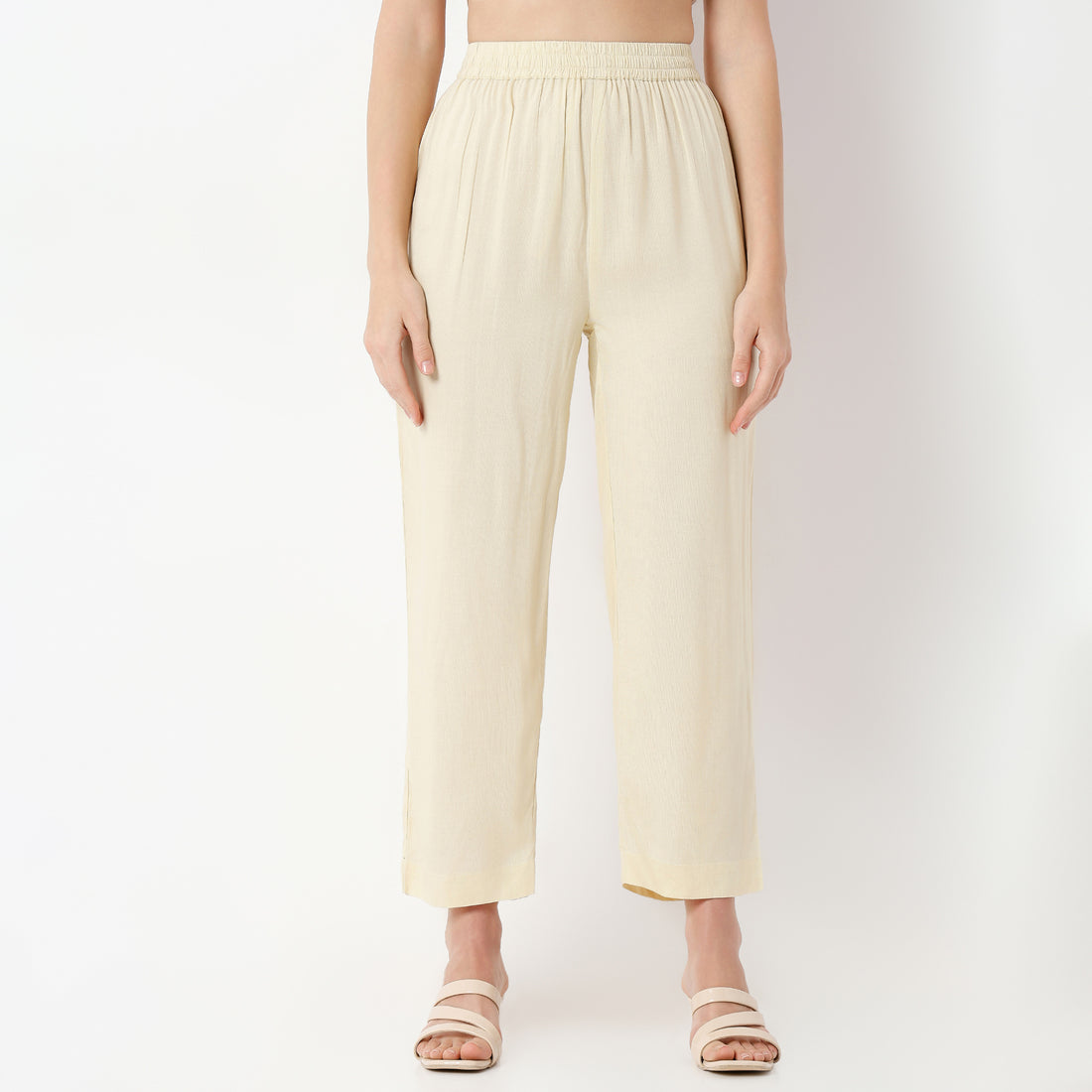 Straight Fit Solid Ankle Length Mid Rise Pants