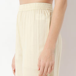 Straight Fit Solid Ankle Length Mid Rise Pants