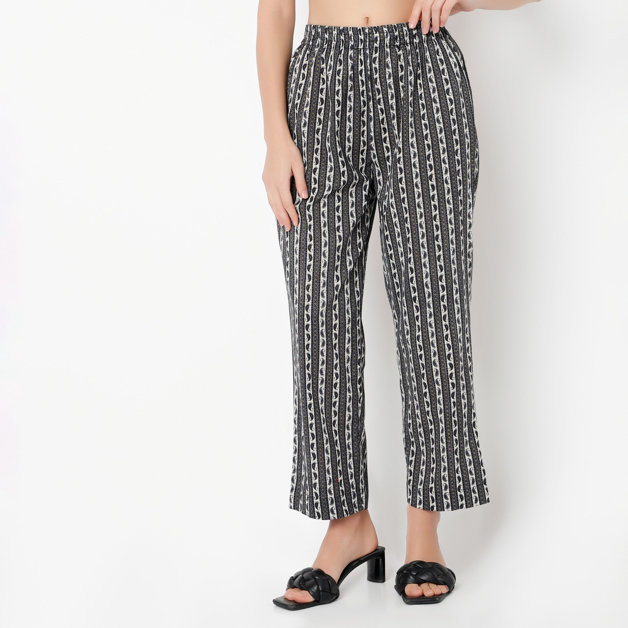 Straight Fit Printed Ankle Length Mid Rise Pants