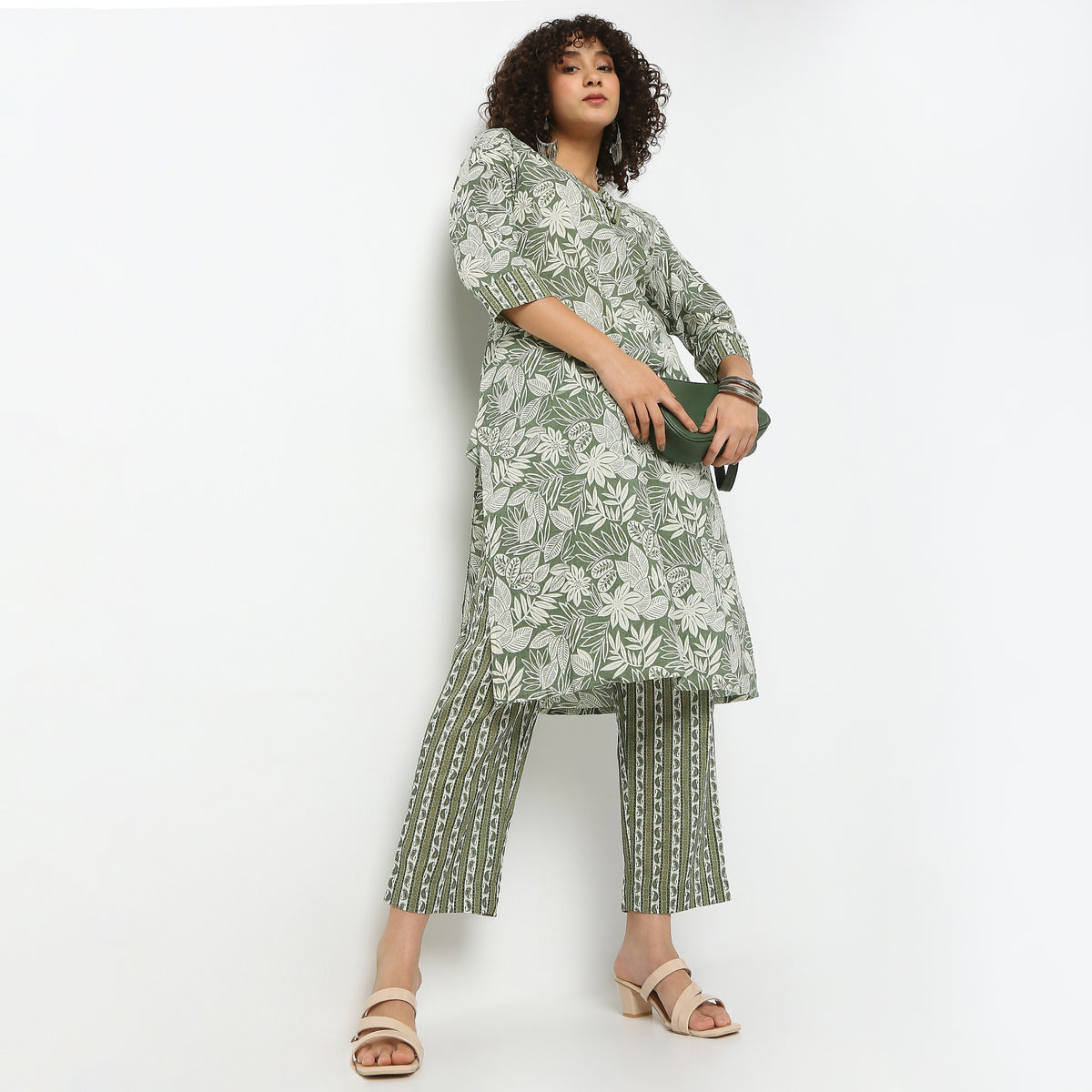 Straight Fit Printed Ankle Length Mid Rise Pants