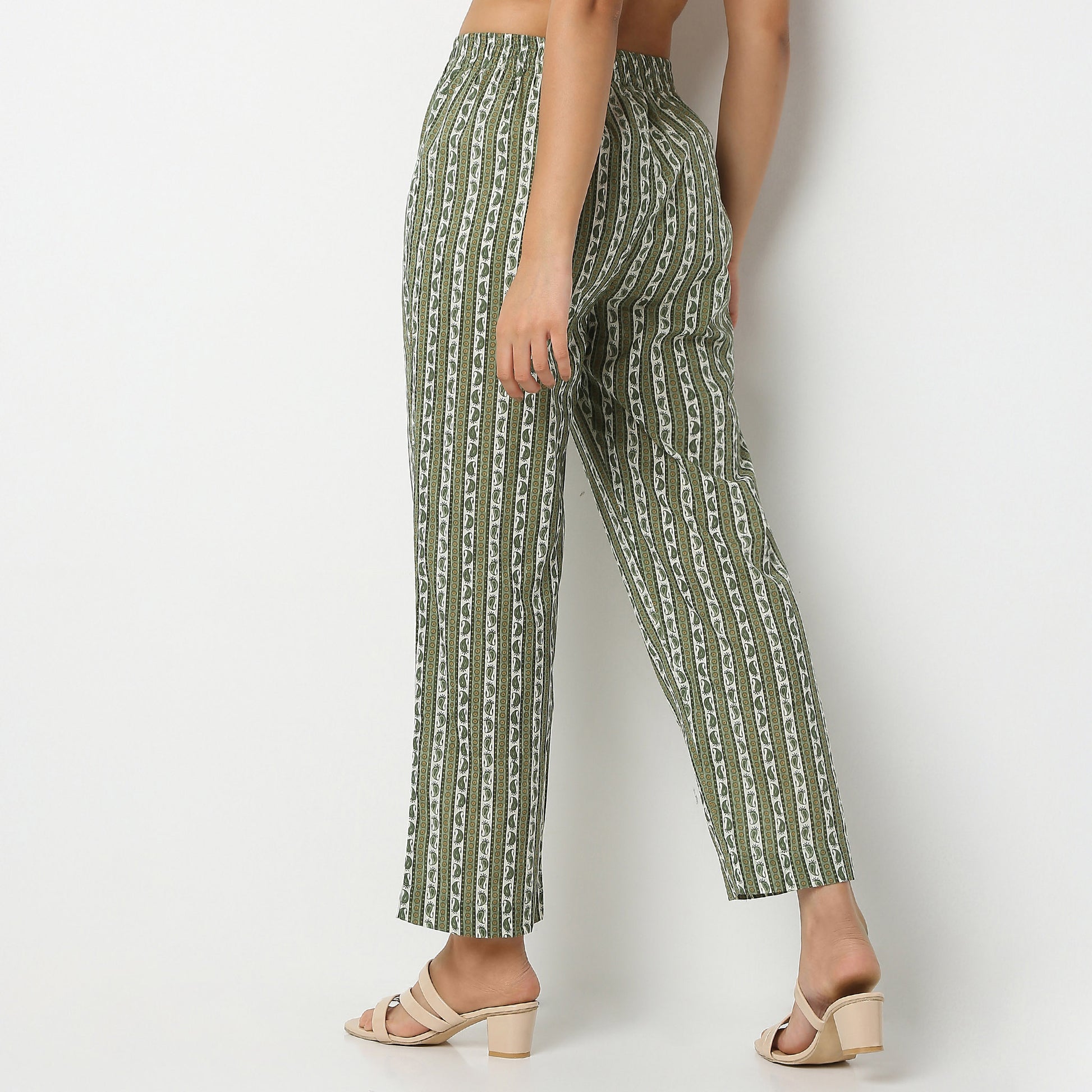 Straight Fit Printed Ankle Length Mid Rise Pants