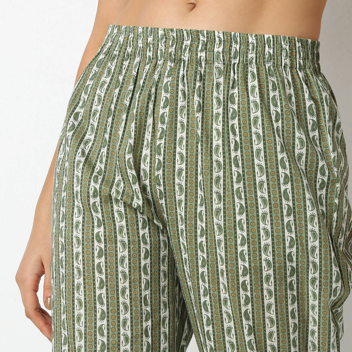 Straight Fit Printed Ankle Length Mid Rise Pants
