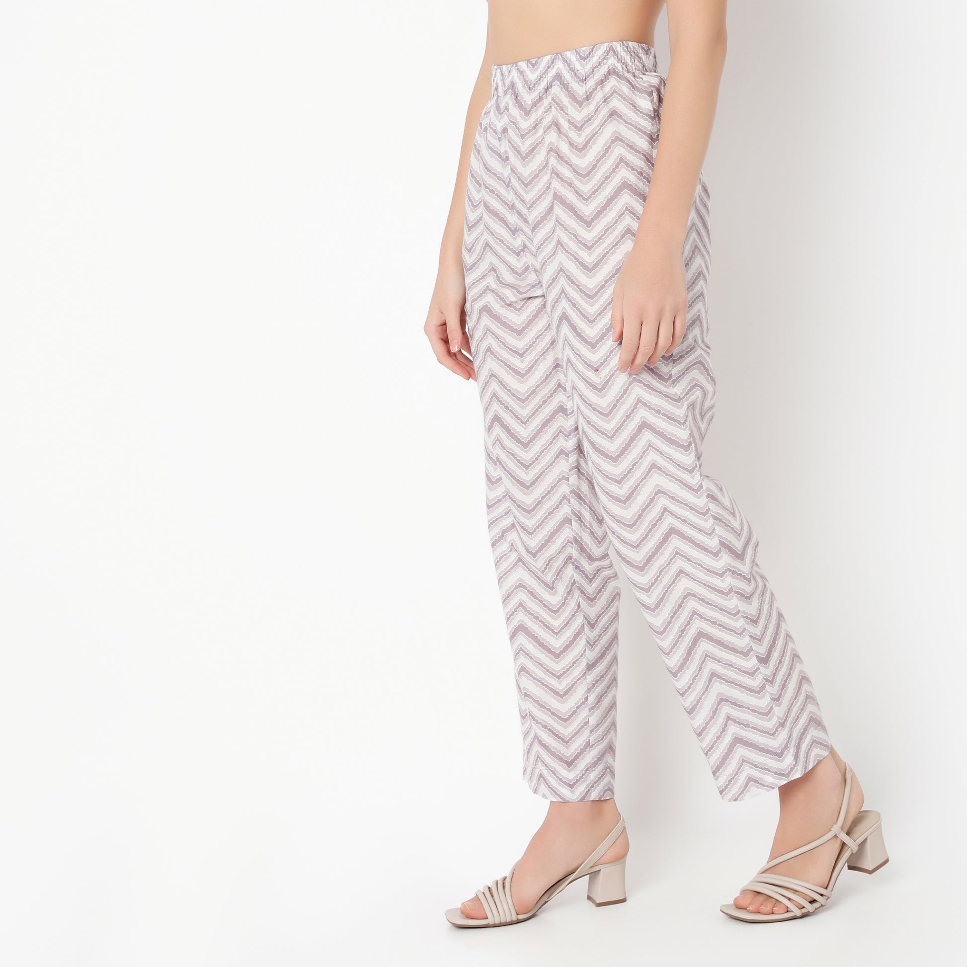 Straight Fit Printed Ankle Length Mid Rise Pants