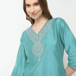 Straight Fit Embroidered Kurta