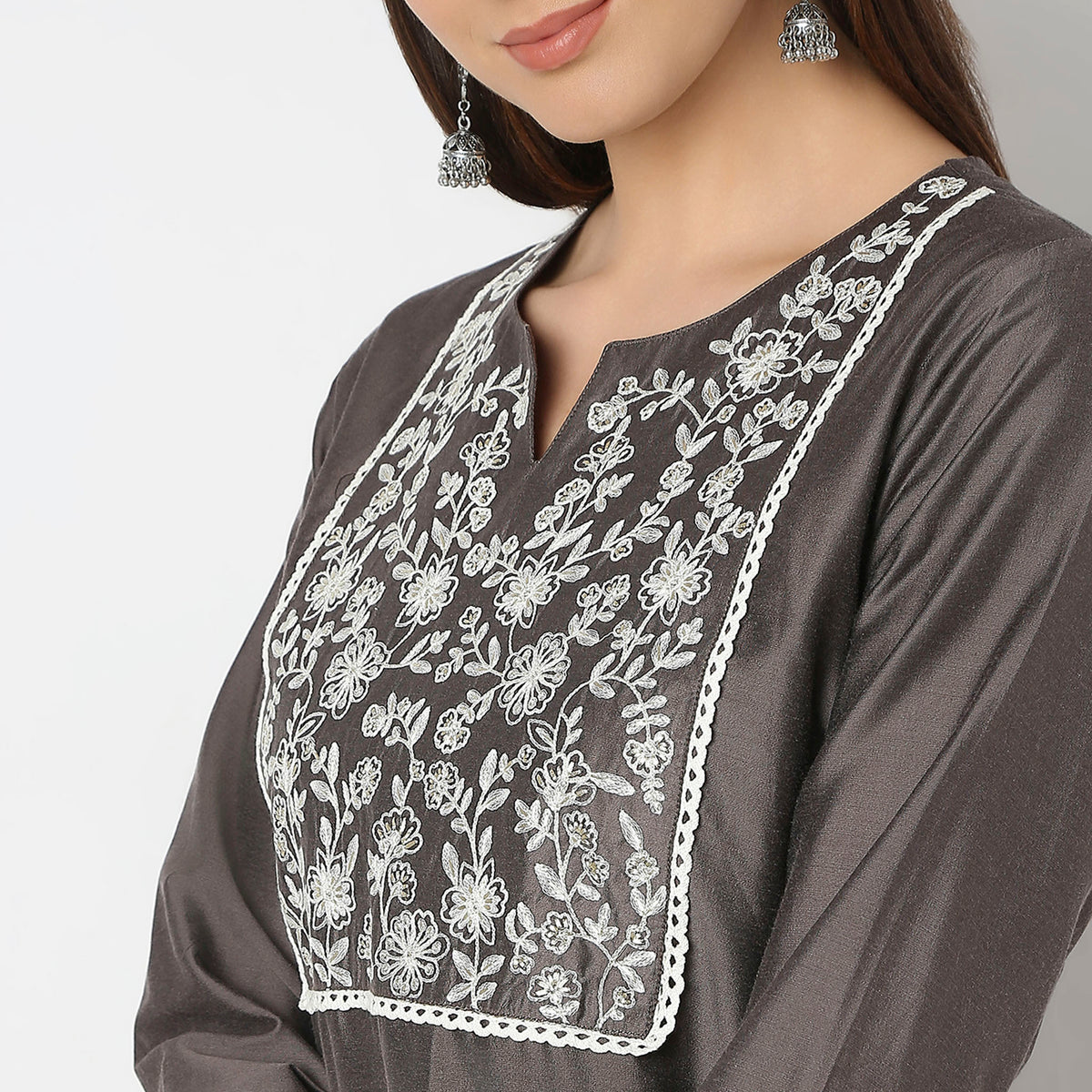 Straight Fit Embroidered Kurta