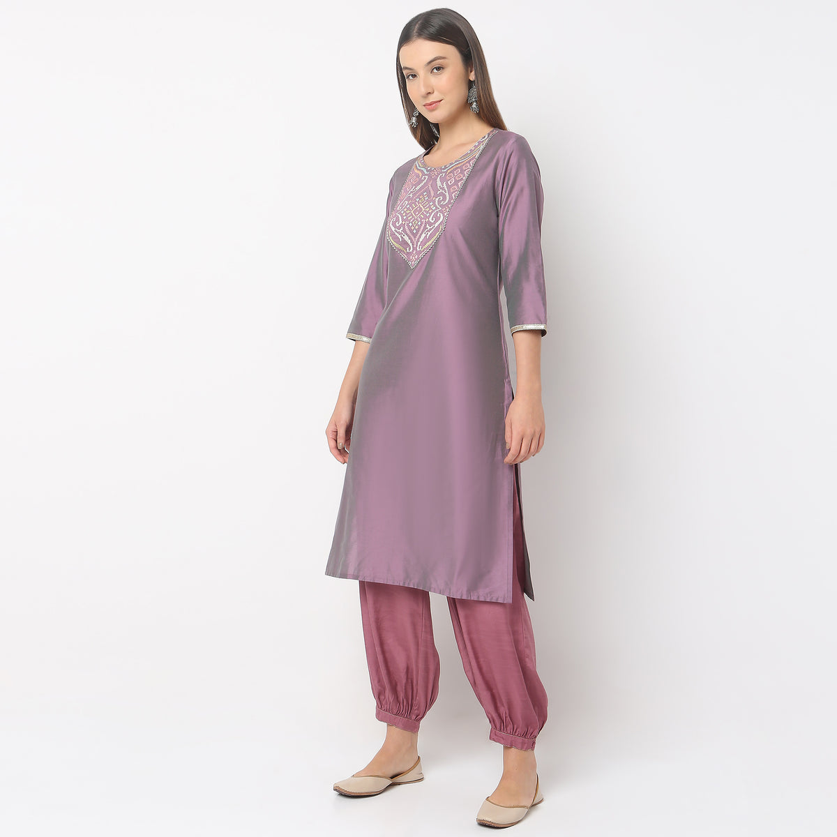 Straight Fit Embroidered Kurta