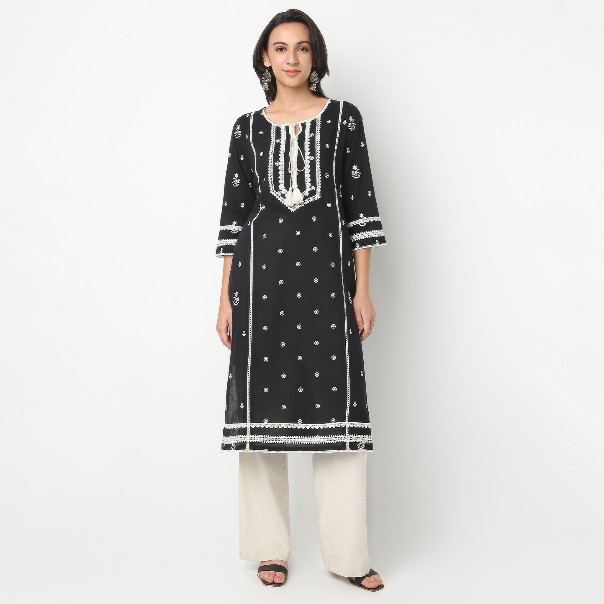Straight Fit Embroidered Round Neck Kurta