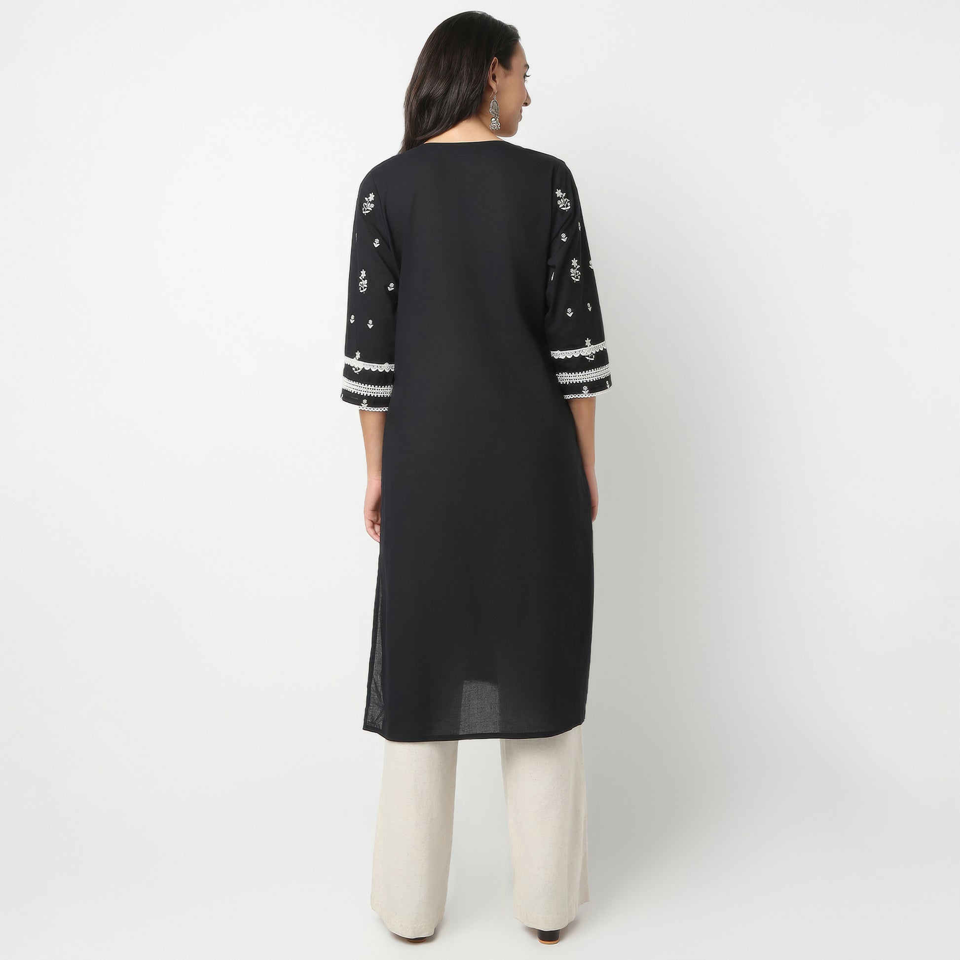 Straight Fit Embroidered Round Neck Kurta