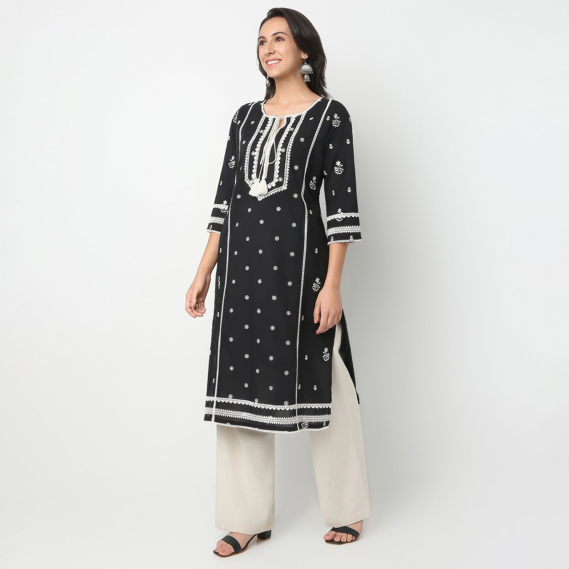 Straight Fit Embroidered Round Neck Kurta