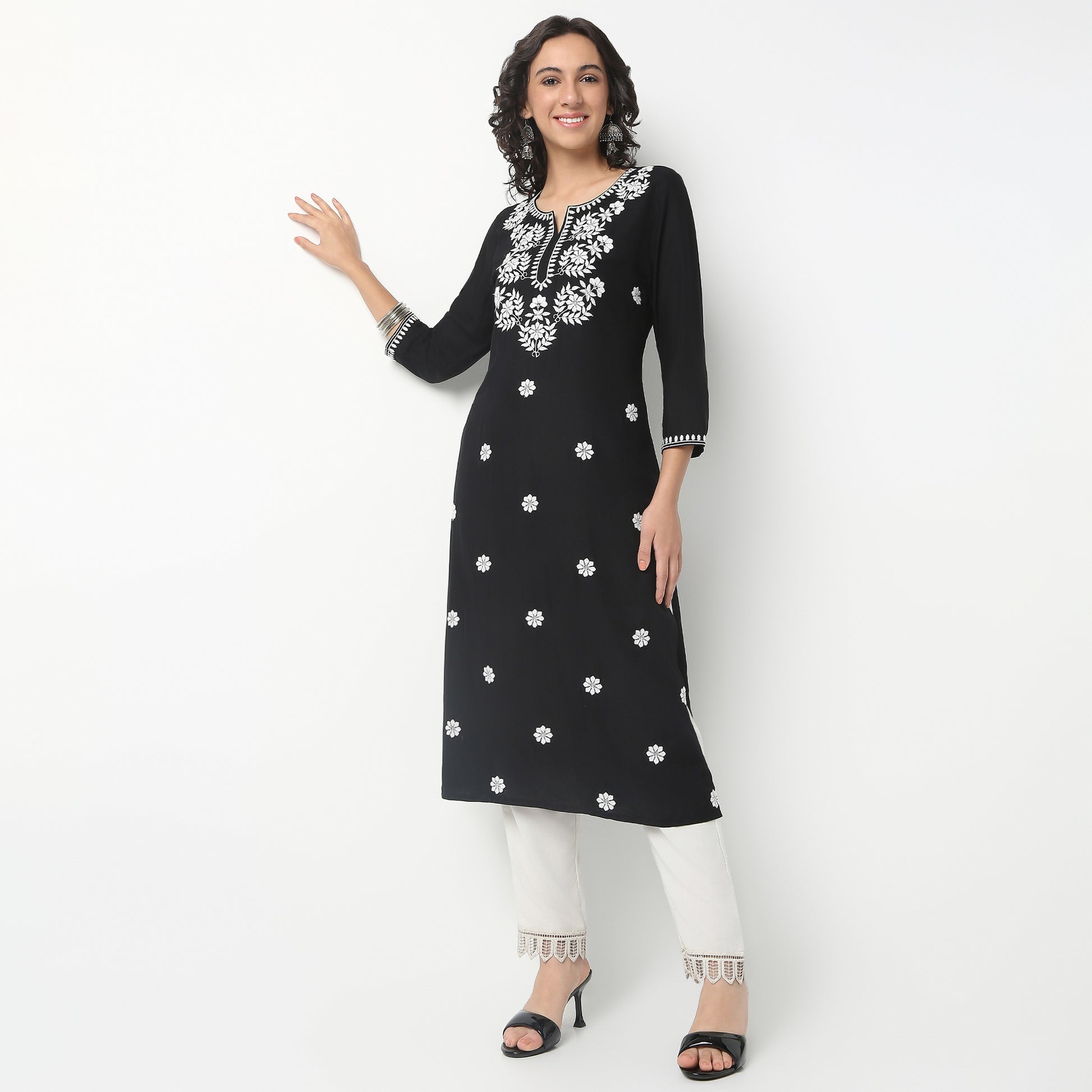 Straight Fit Embroidered Round Neck Kurta