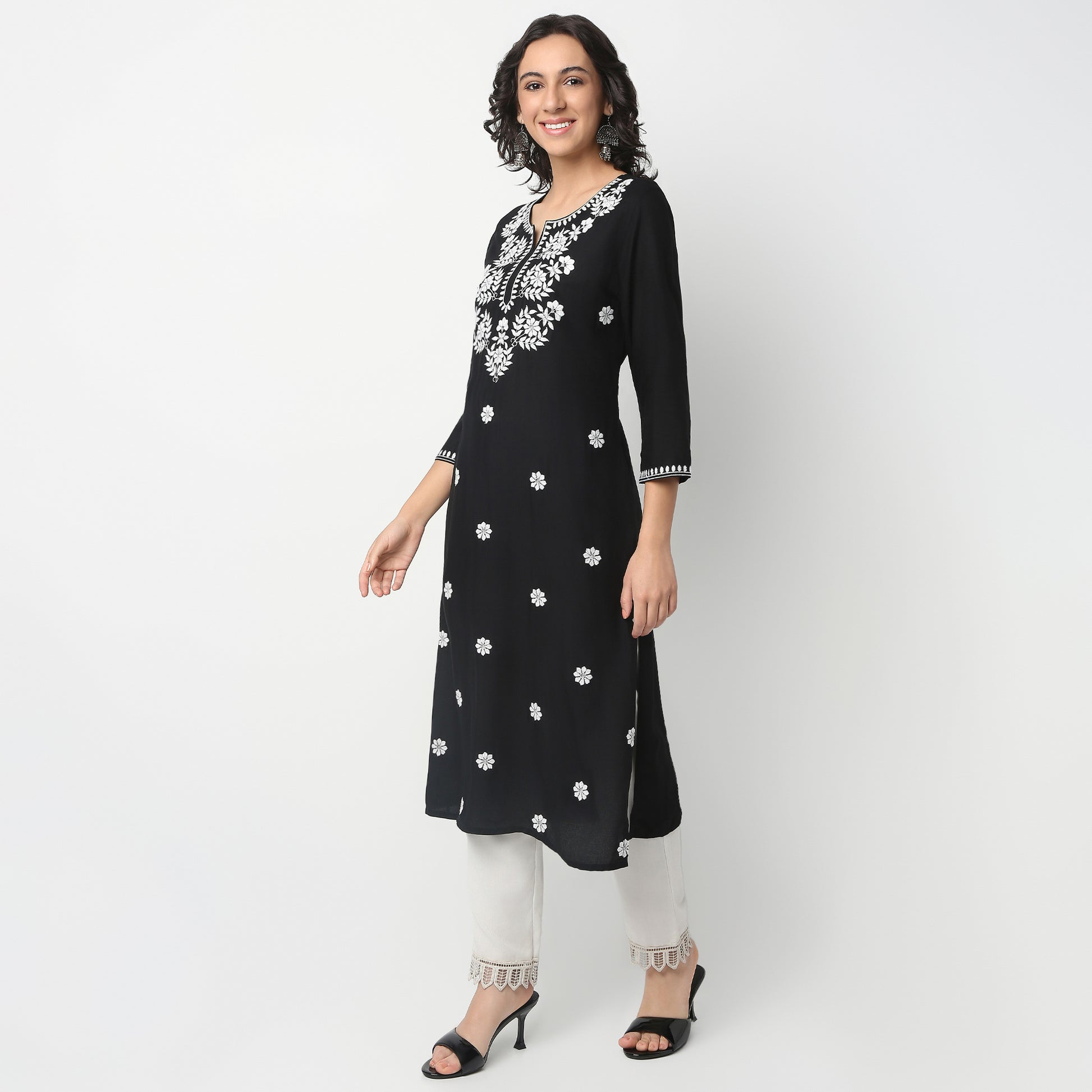 Straight Fit Embroidered Round Neck Kurta