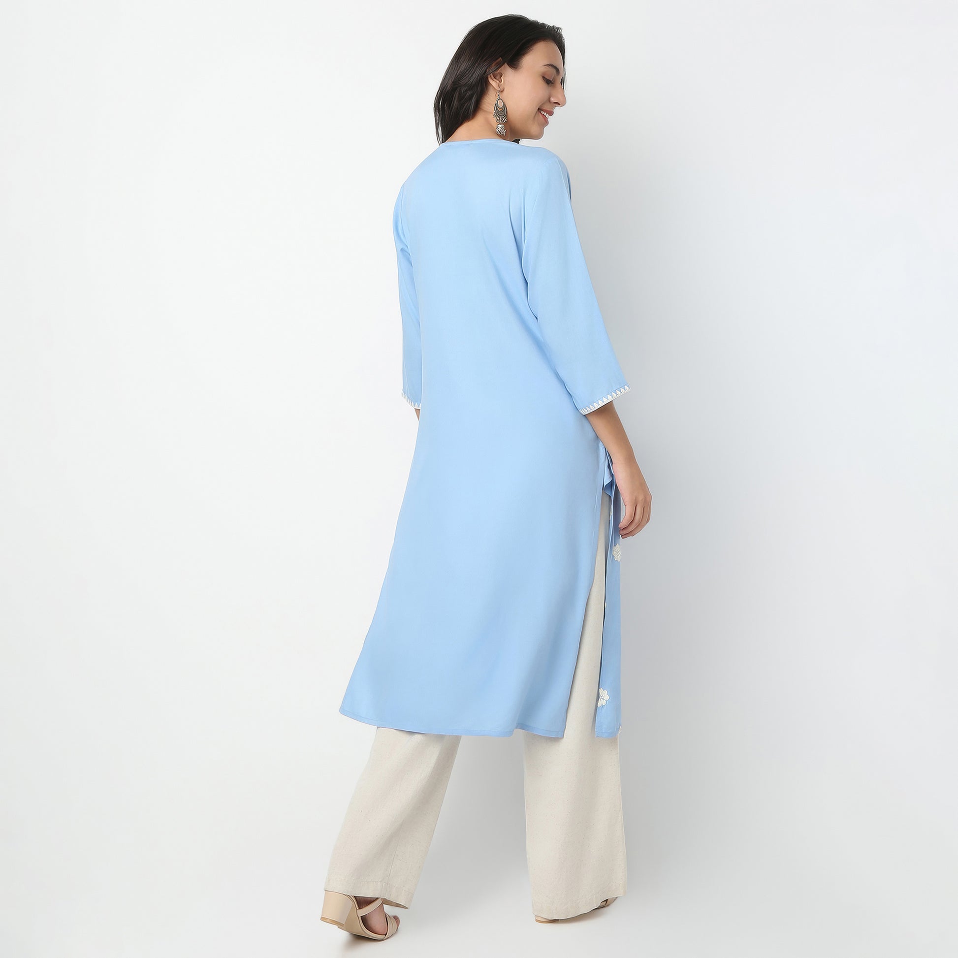 Straight Fit Embroidered Round Neck Kurta