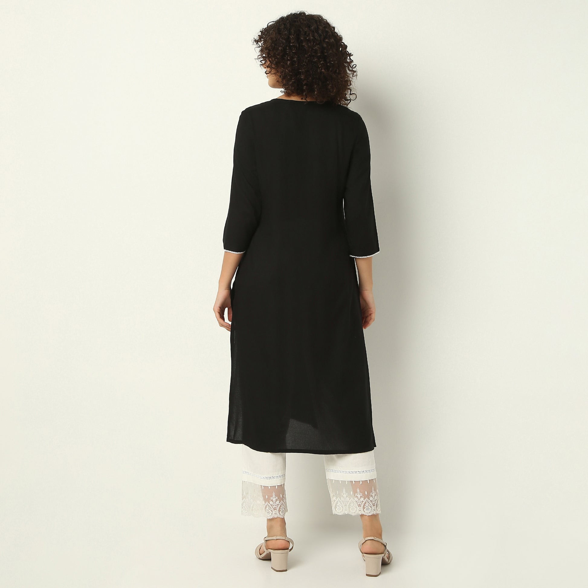 Straight Fit Embroidered Round Neck Kurta
