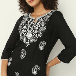 Straight Fit Embroidered Round Neck Kurta