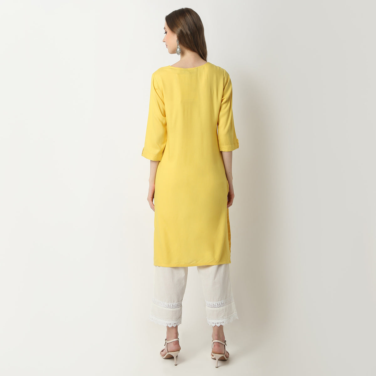 Straight Fit Embroidered Round Neck Kurta