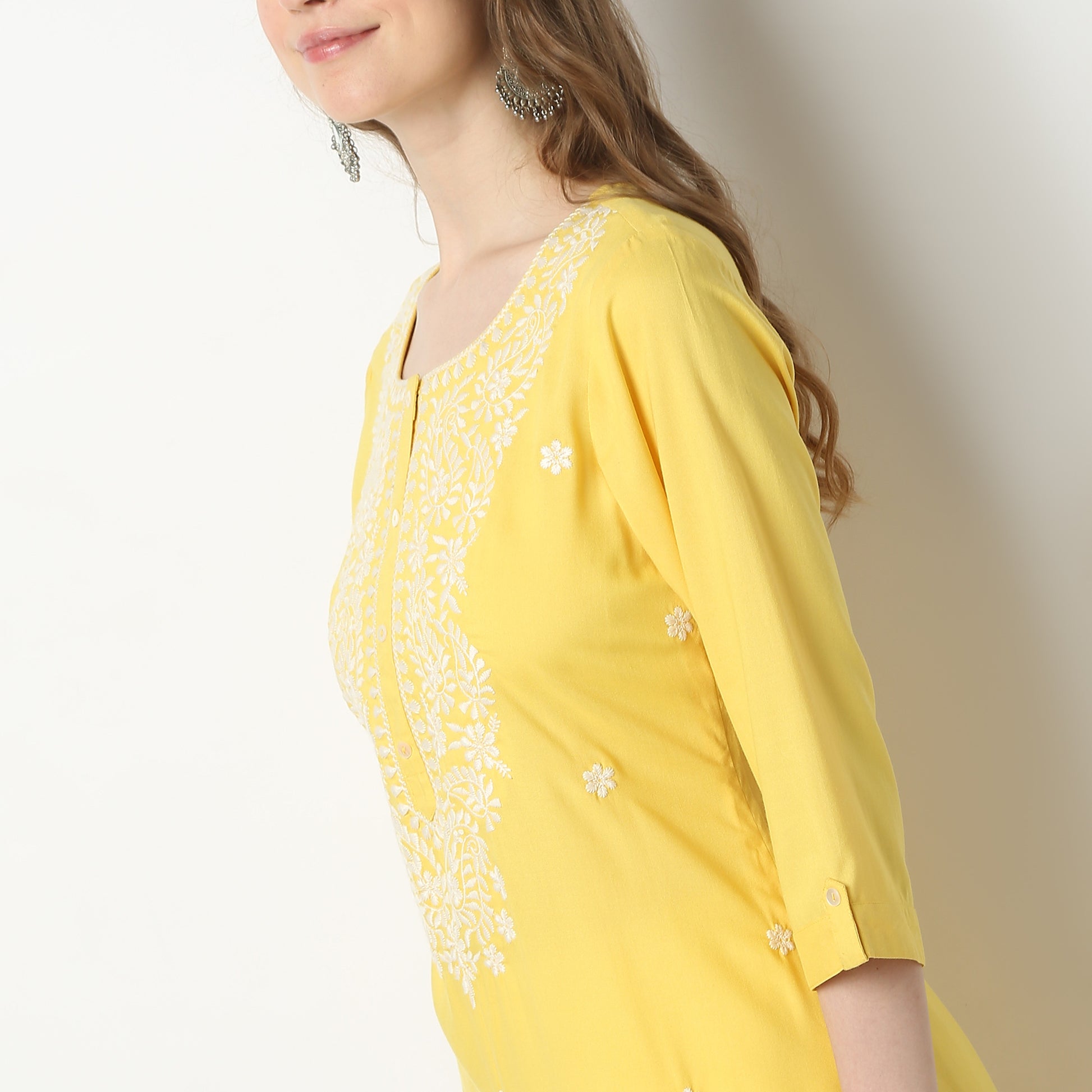 Straight Fit Embroidered Round Neck Kurta