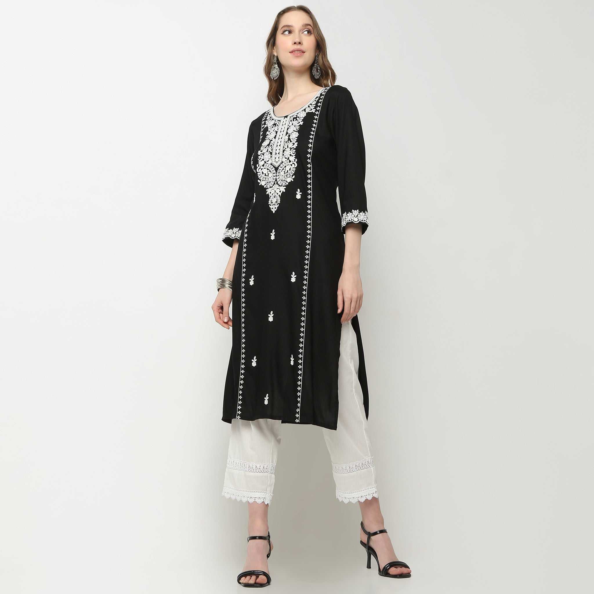 Straight Fit Embroidered Round Neck Kurta