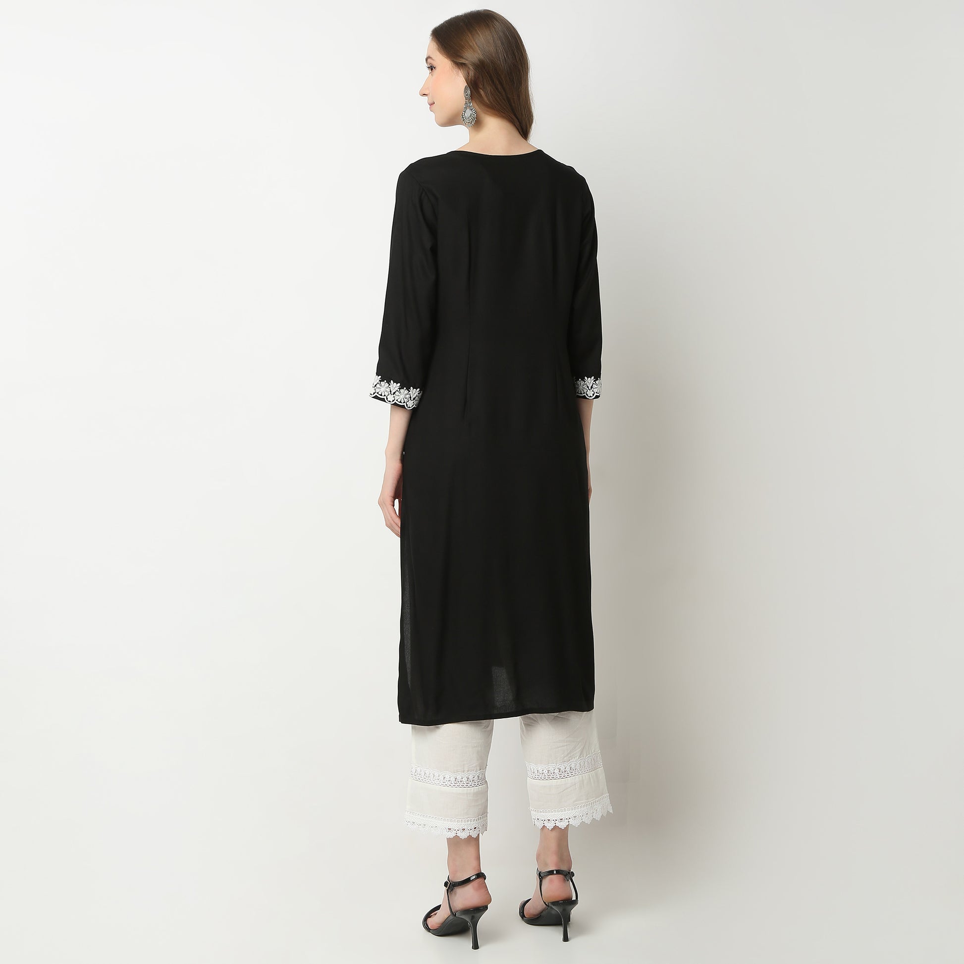 Straight Fit Embroidered Round Neck Kurta